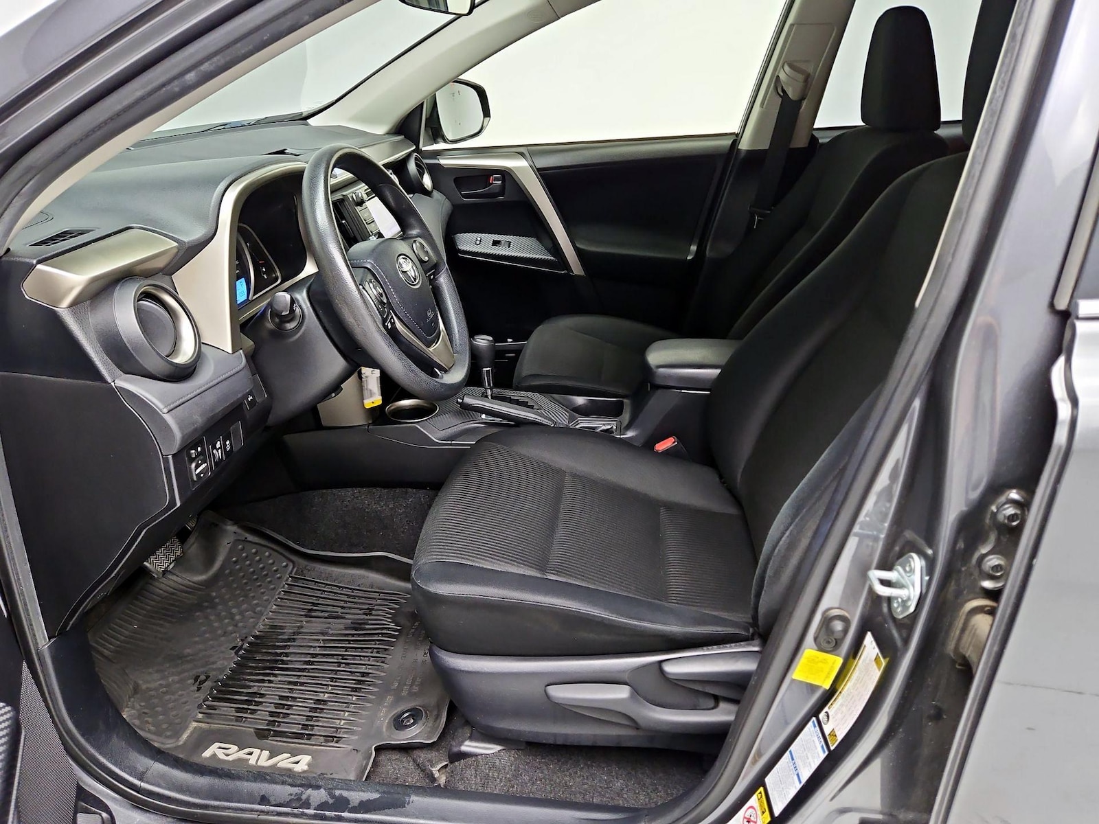 2014 Toyota RAV4 LE - Photo 12