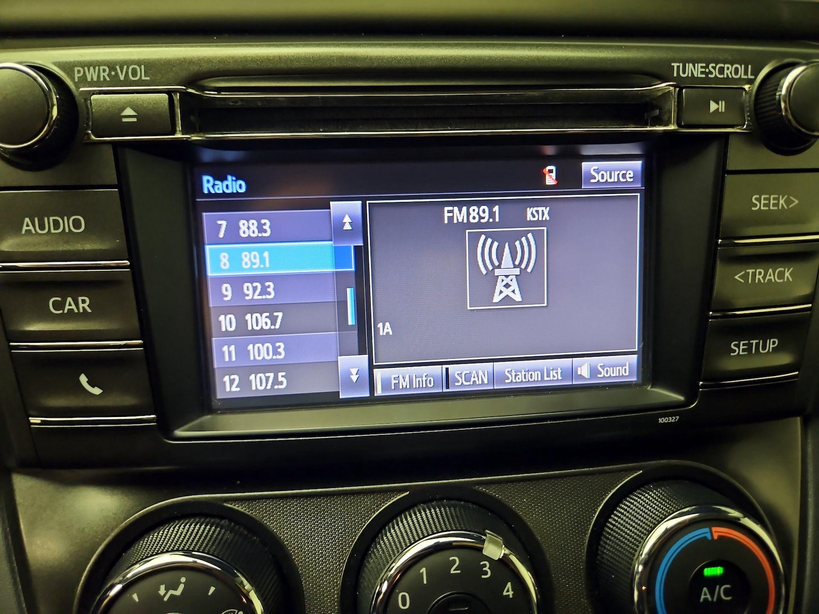 2014 Toyota RAV4 LE - Photo 16