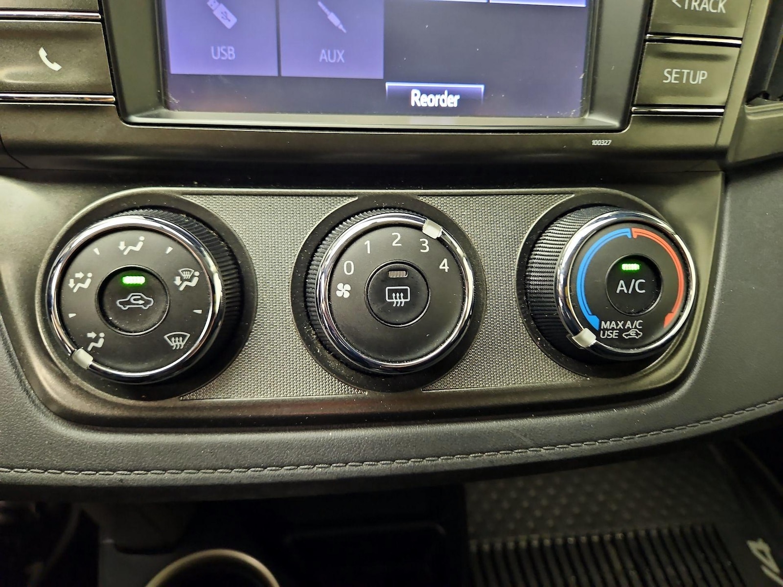 2014 Toyota RAV4 LE - Photo 17