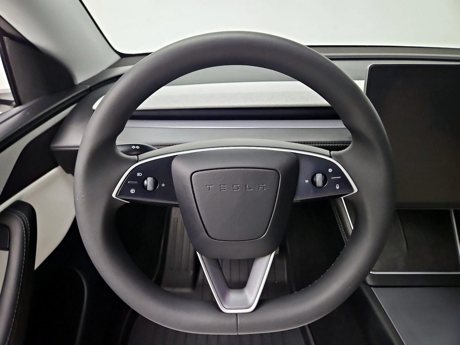 2026 Tesla Model Y Long Range - Photo 11