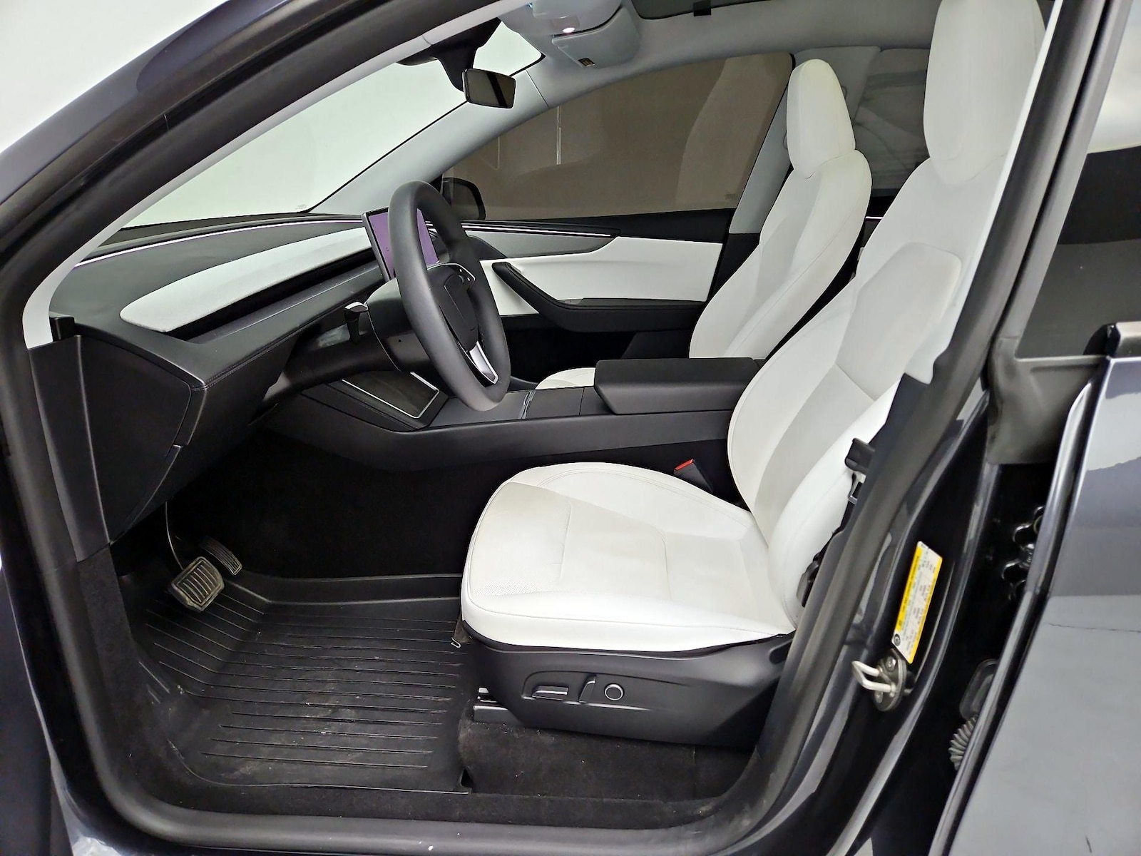 2026 Tesla Model Y Long Range - Photo 12