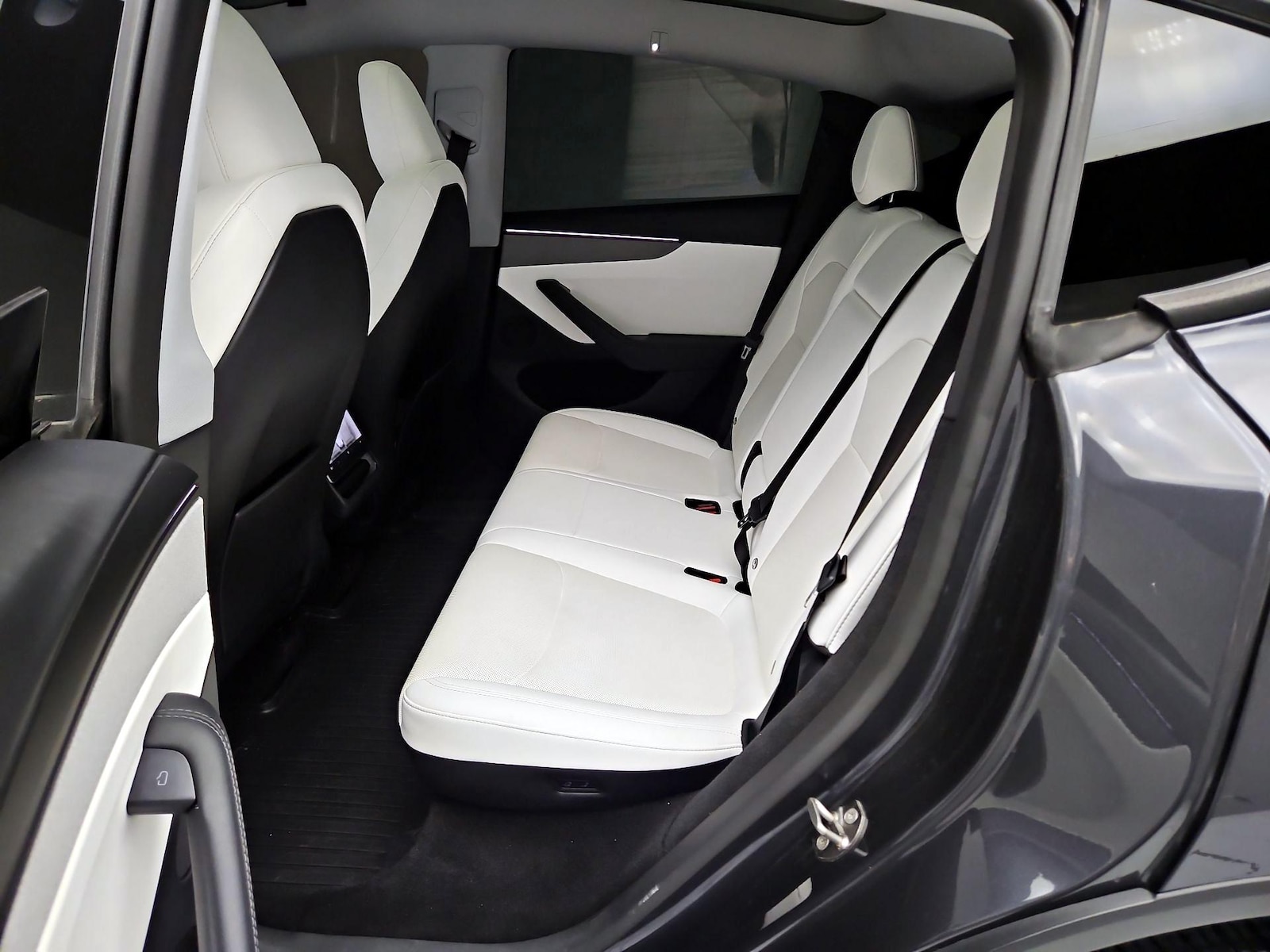 2026 Tesla Model Y Long Range - Photo 20