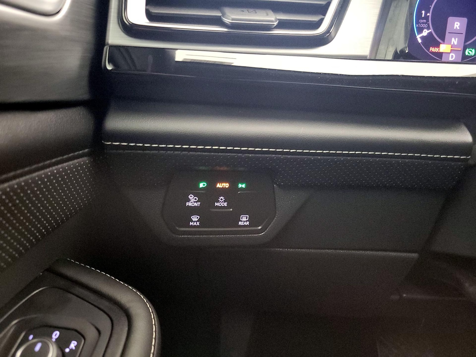 2024 Volkswagen Atlas Cross Sport SE - Photo 14