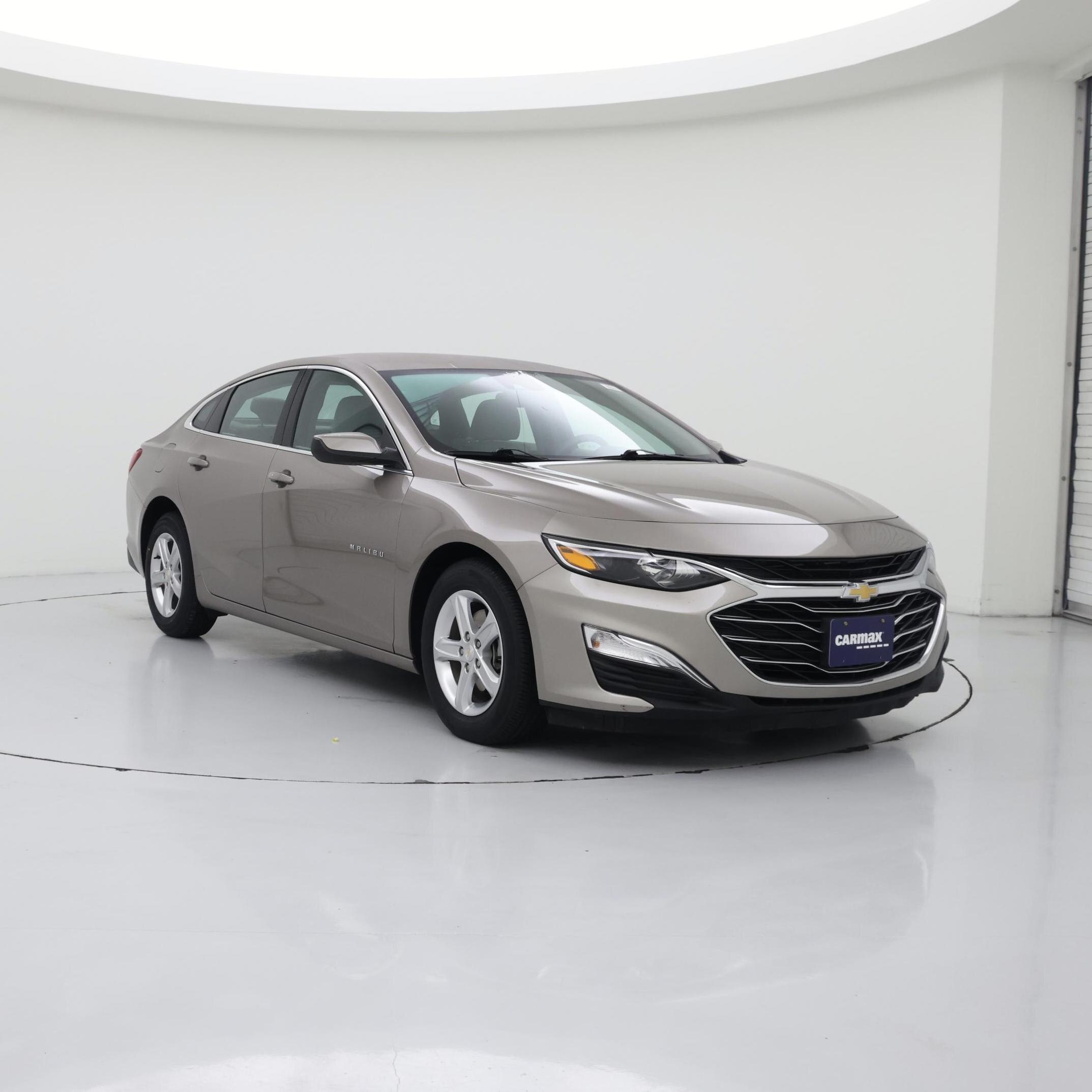 Silver 2023 Chevrolet Malibu Sedan Front-Wheel Drive Automatic