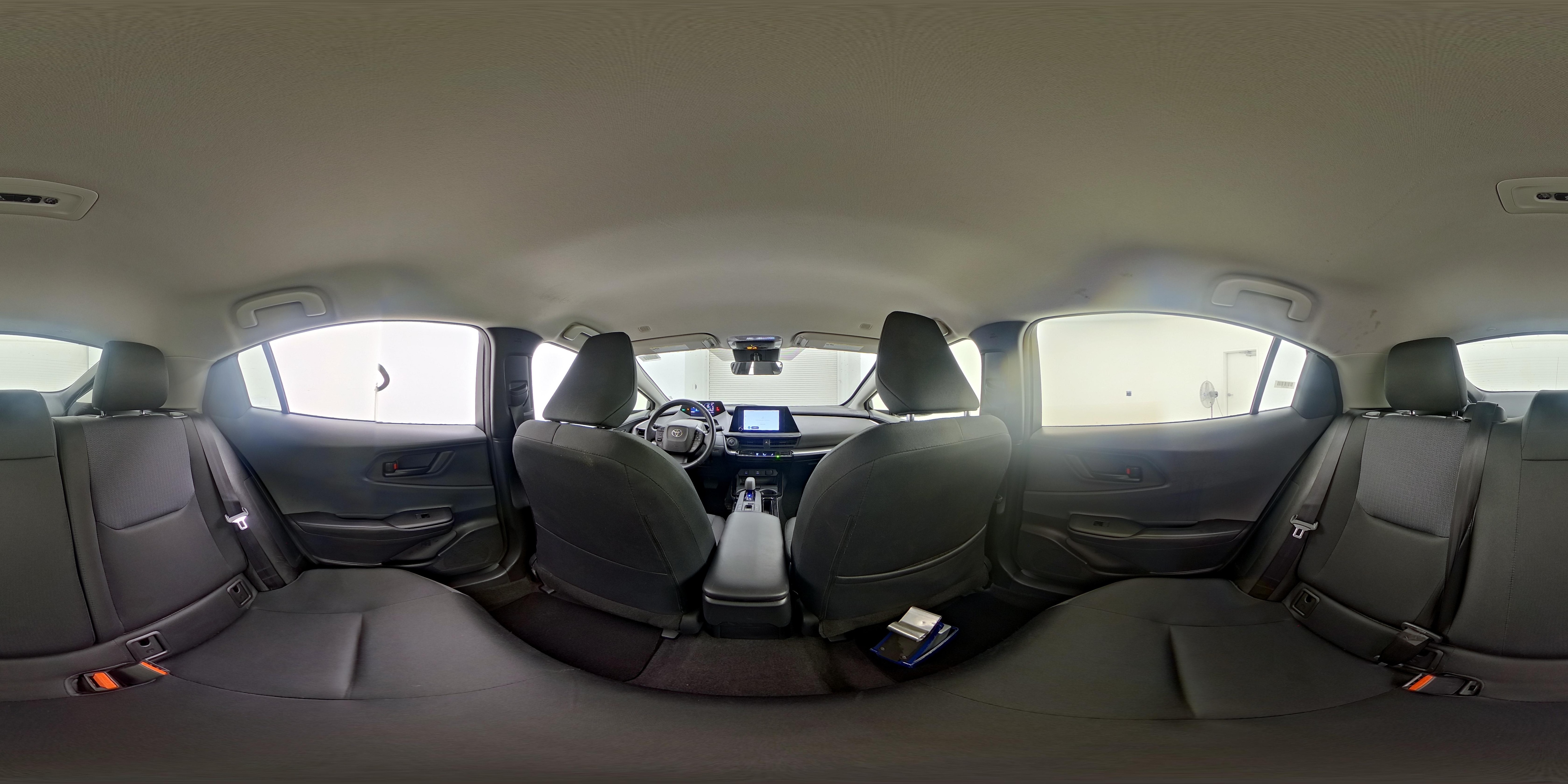2025 Toyota Prius LE - Photo 25