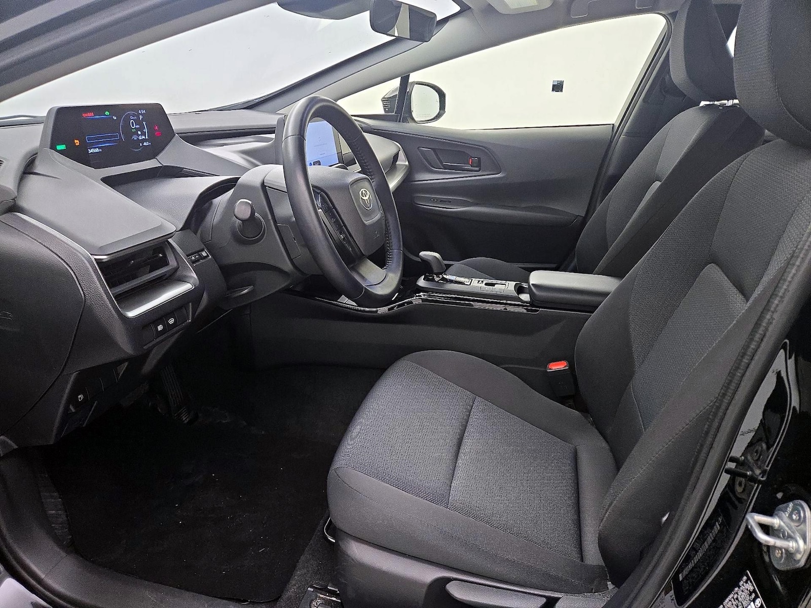2025 Toyota Prius LE - Photo 12
