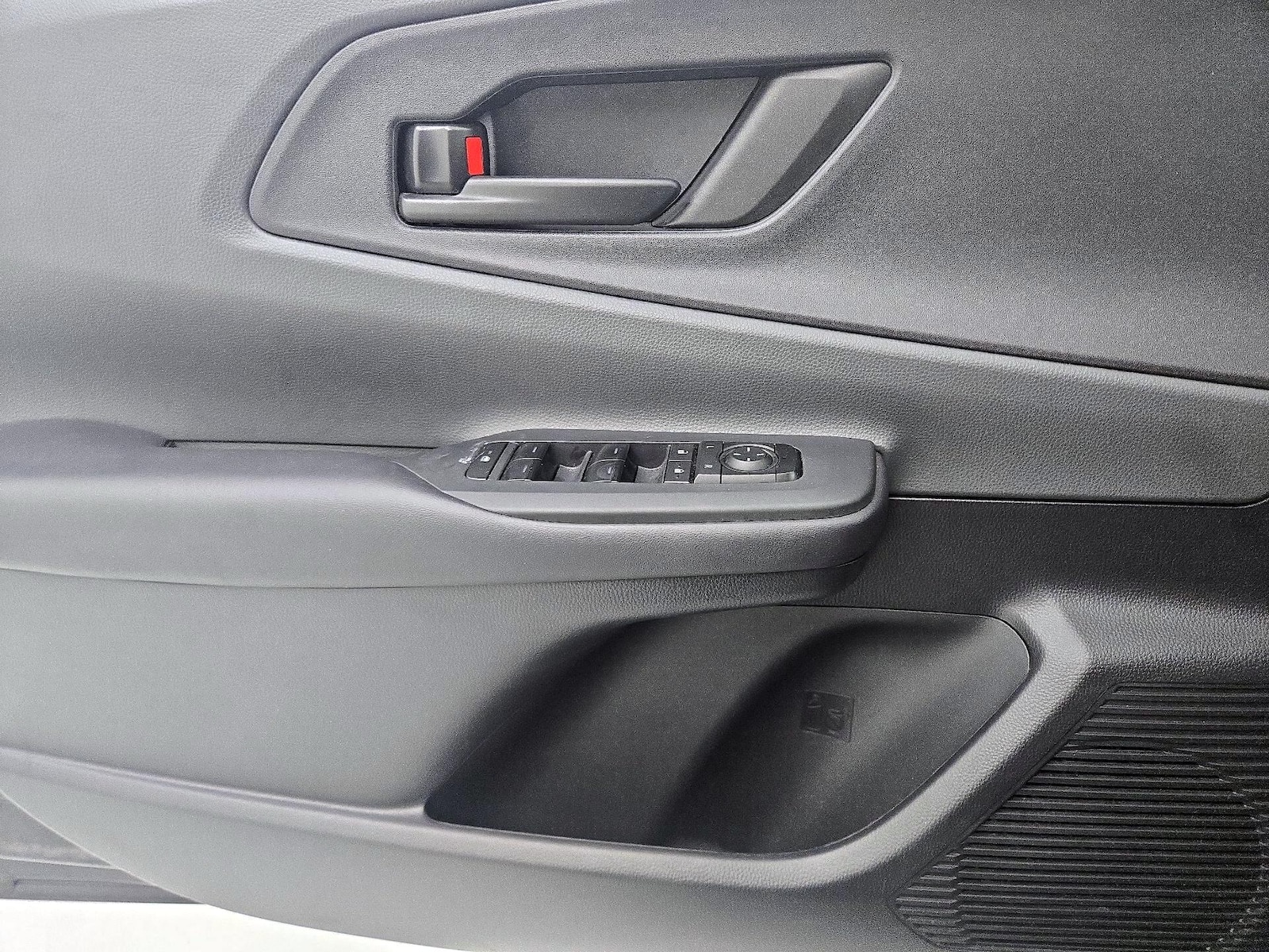 2025 Toyota Prius LE - Photo 13