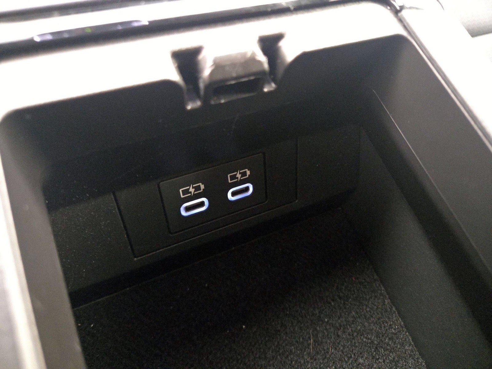 2025 Toyota Prius LE - Photo 19