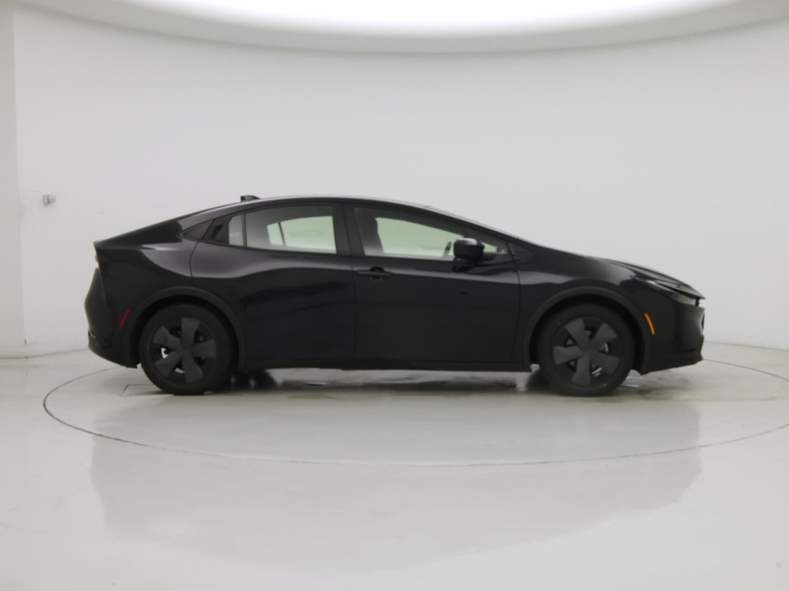 2025 Toyota Prius LE - Photo 8