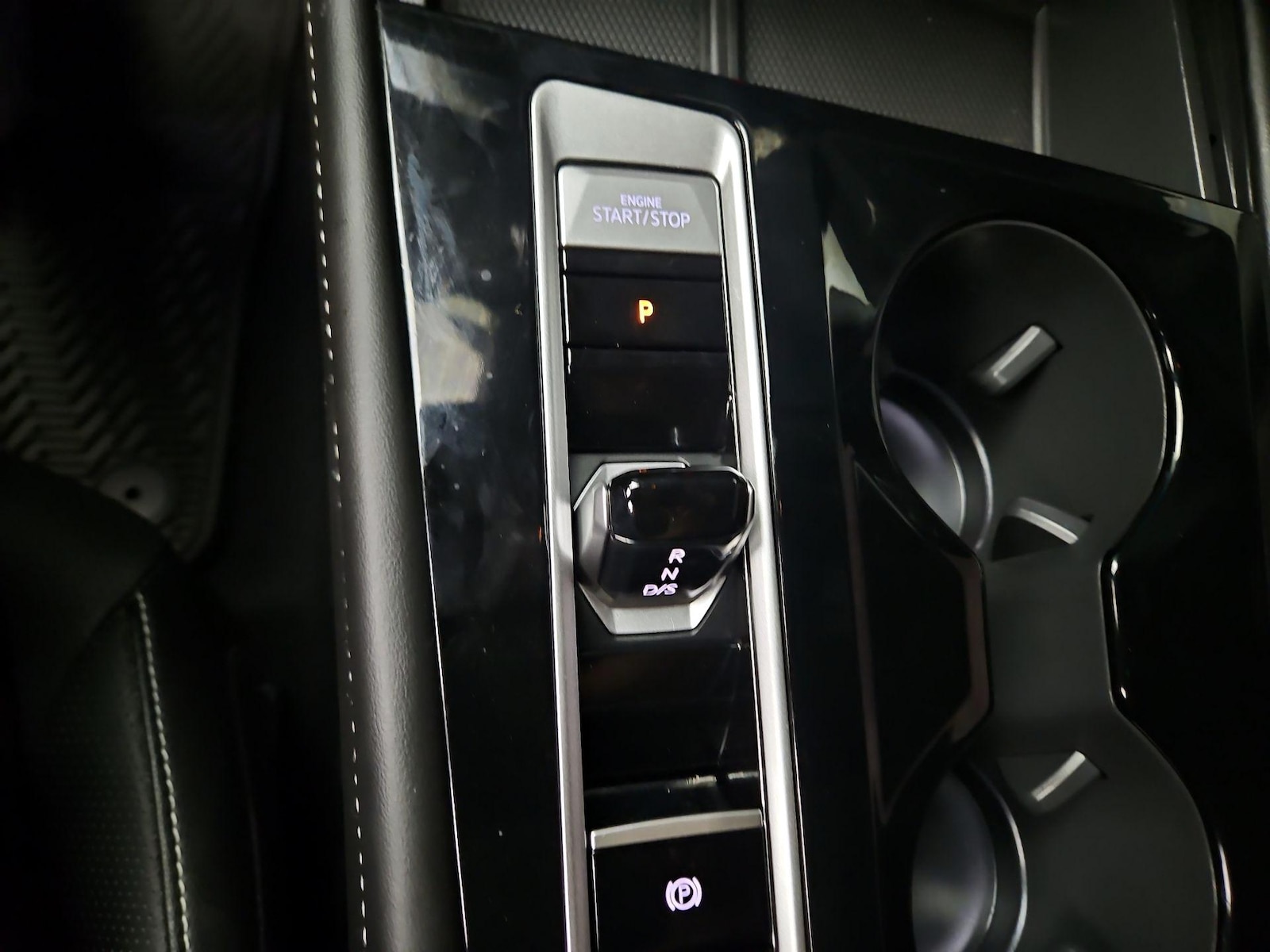 2024 Volkswagen Atlas Cross Sport SEL R-LINE - Photo 19