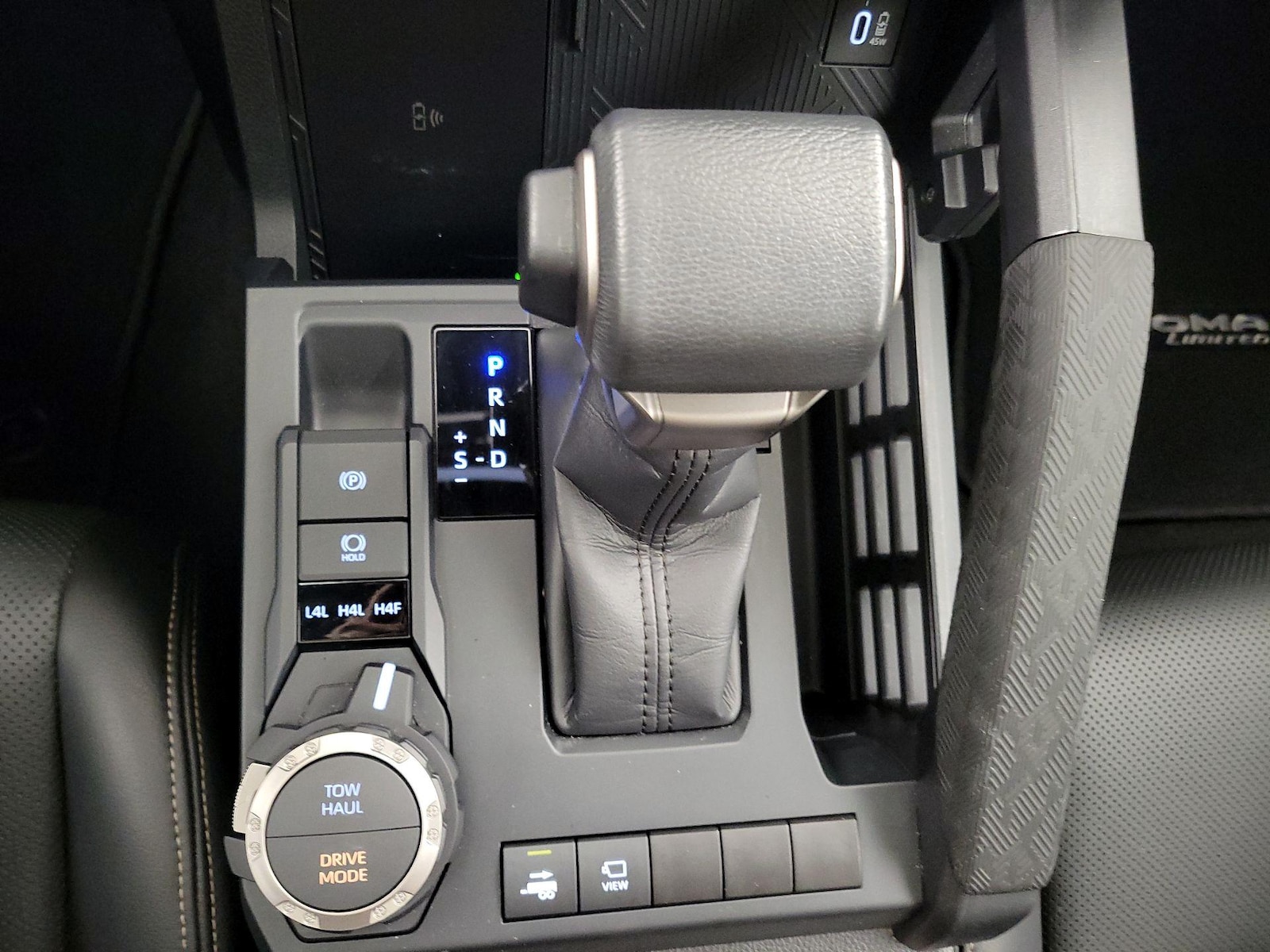 2024 Toyota Tacoma Limited - Photo 18