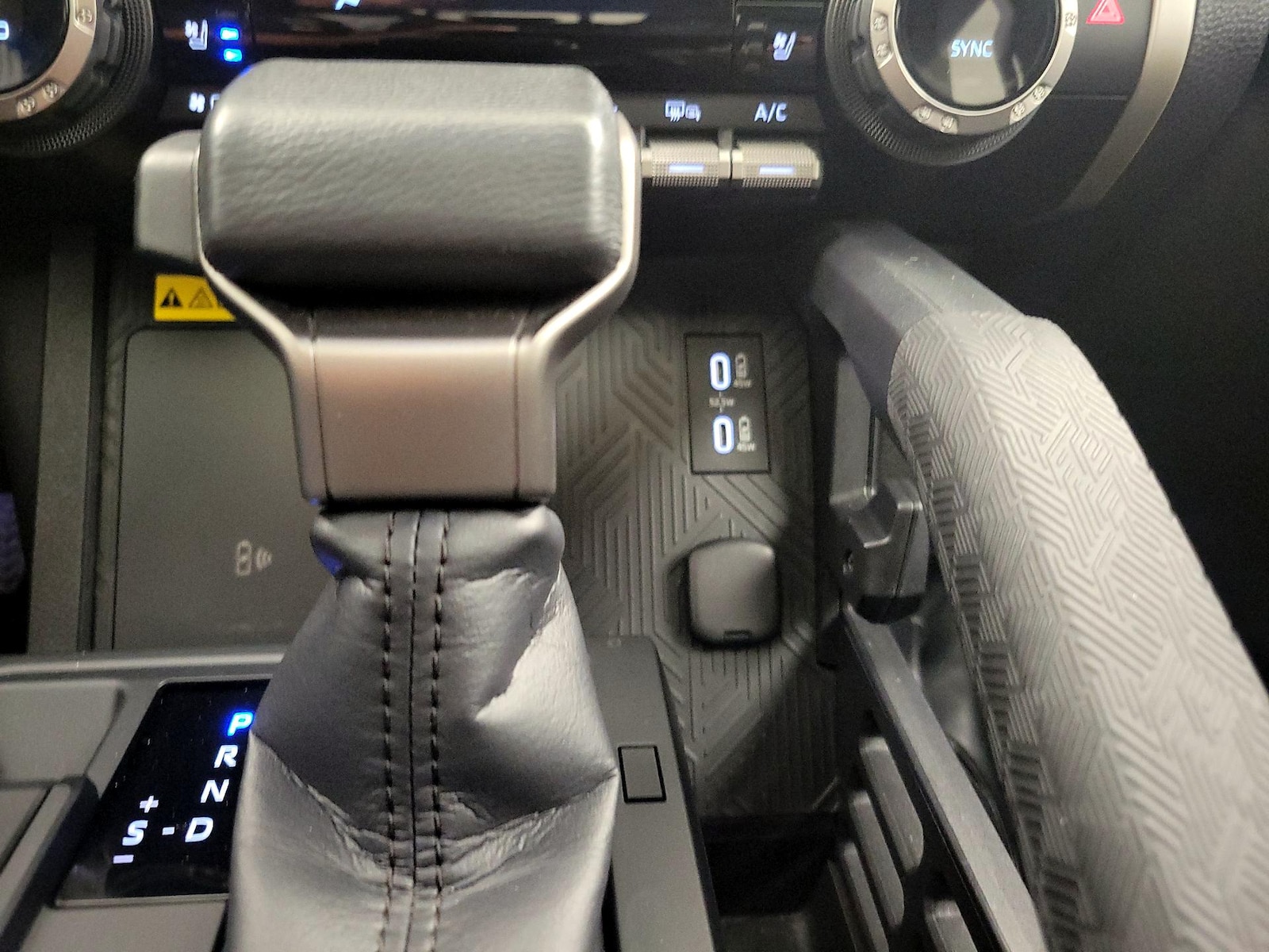 2024 Toyota Tacoma Limited - Photo 19