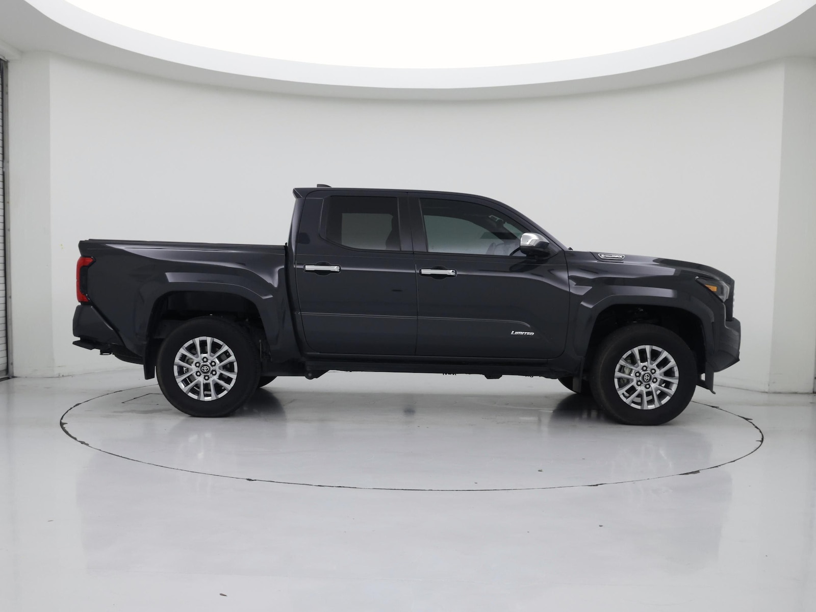 2024 Toyota Tacoma Limited - Photo 8