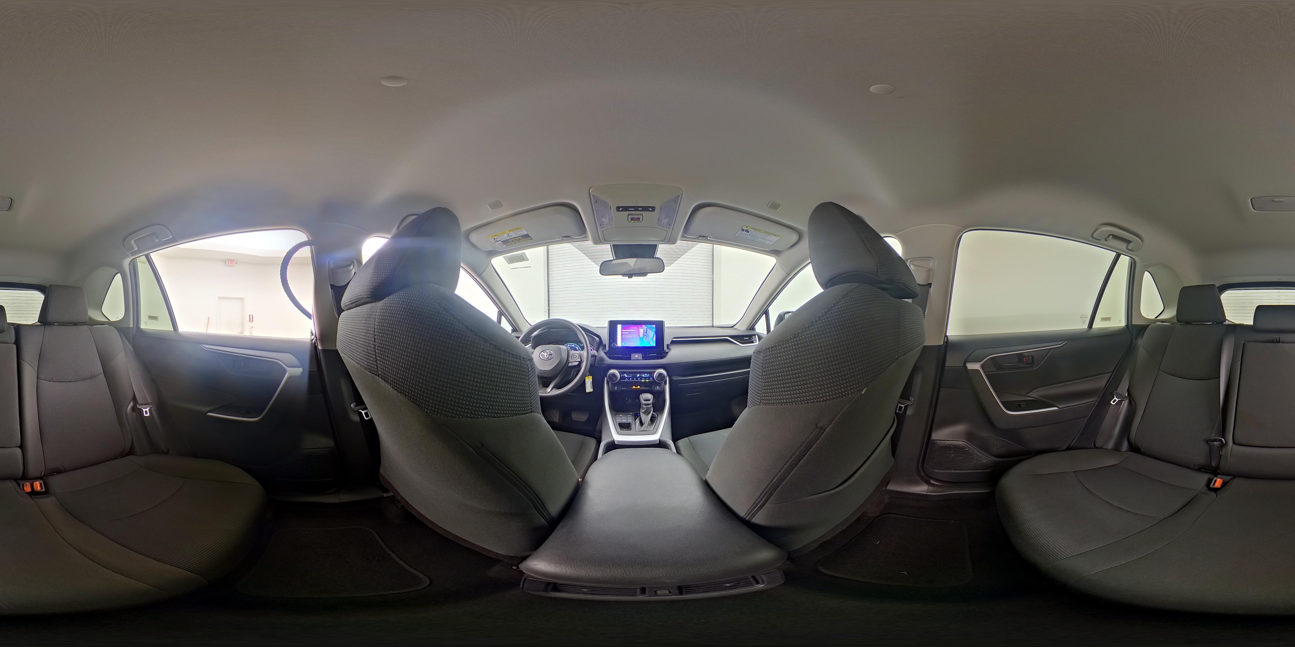 2025 Toyota RAV4 LE - Photo 25