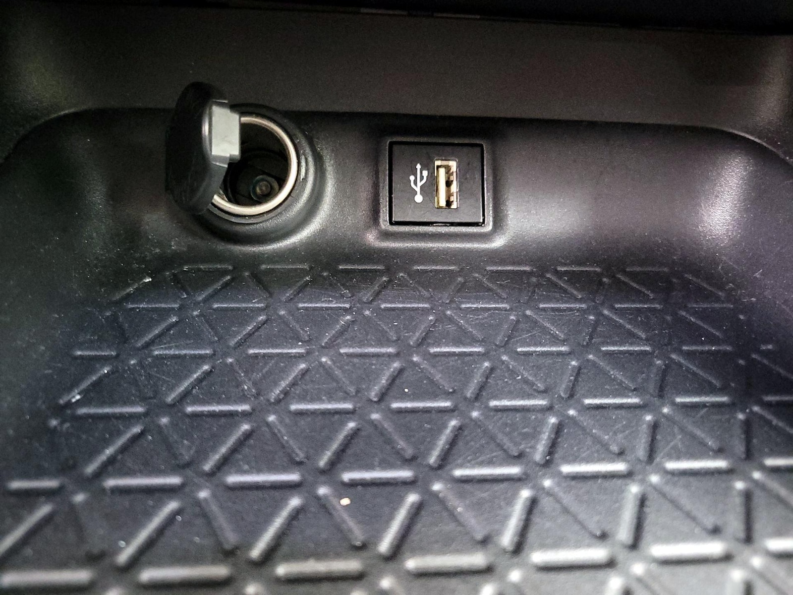 2025 Toyota RAV4 LE - Photo 19