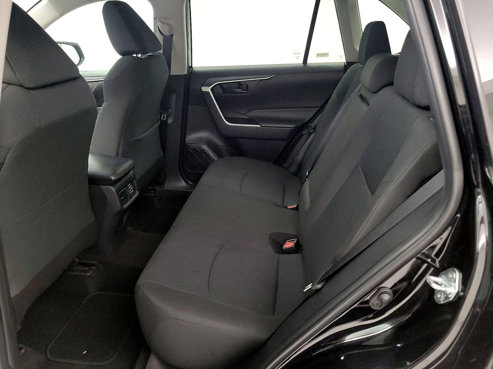 2025 Toyota RAV4 LE - Photo 20