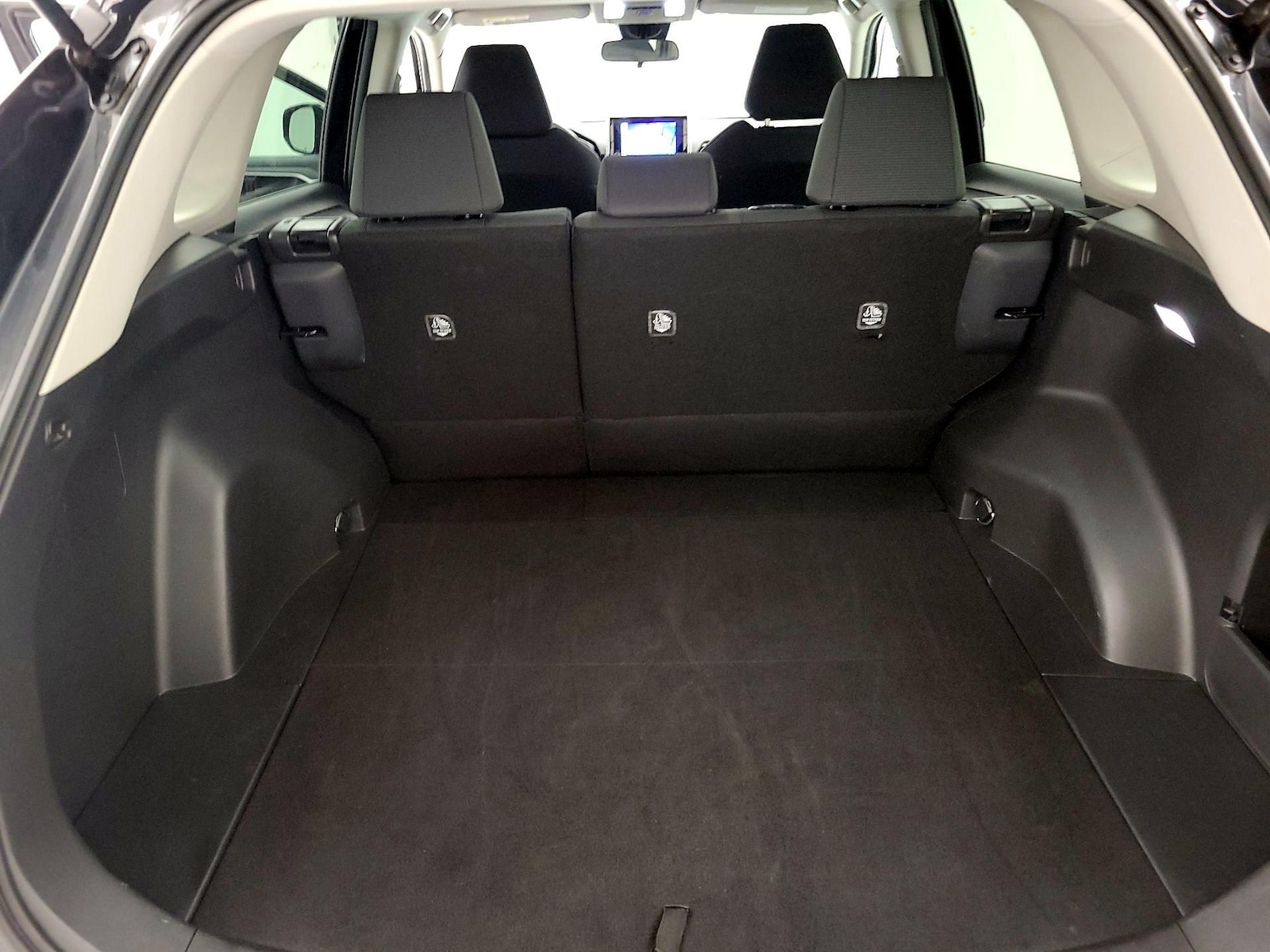 2025 Toyota RAV4 LE - Photo 21