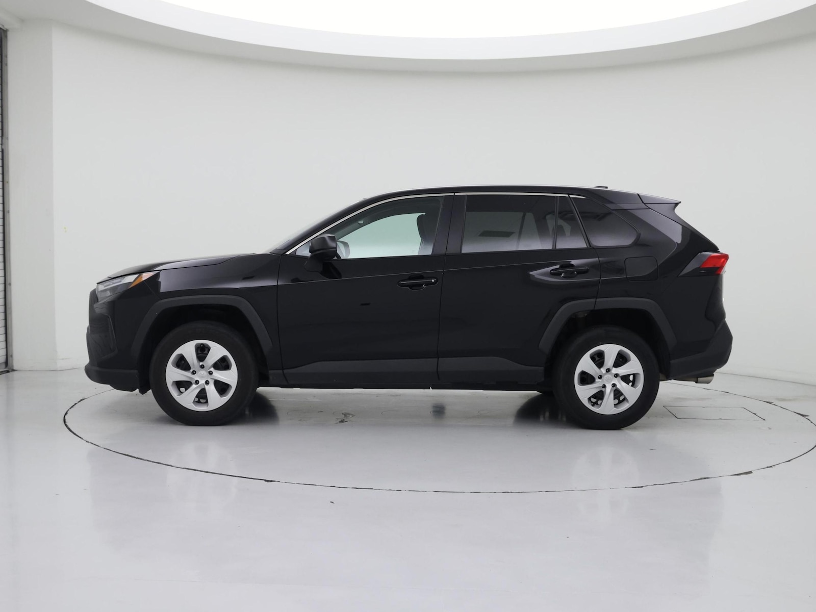 2025 Toyota RAV4 LE - Photo 4