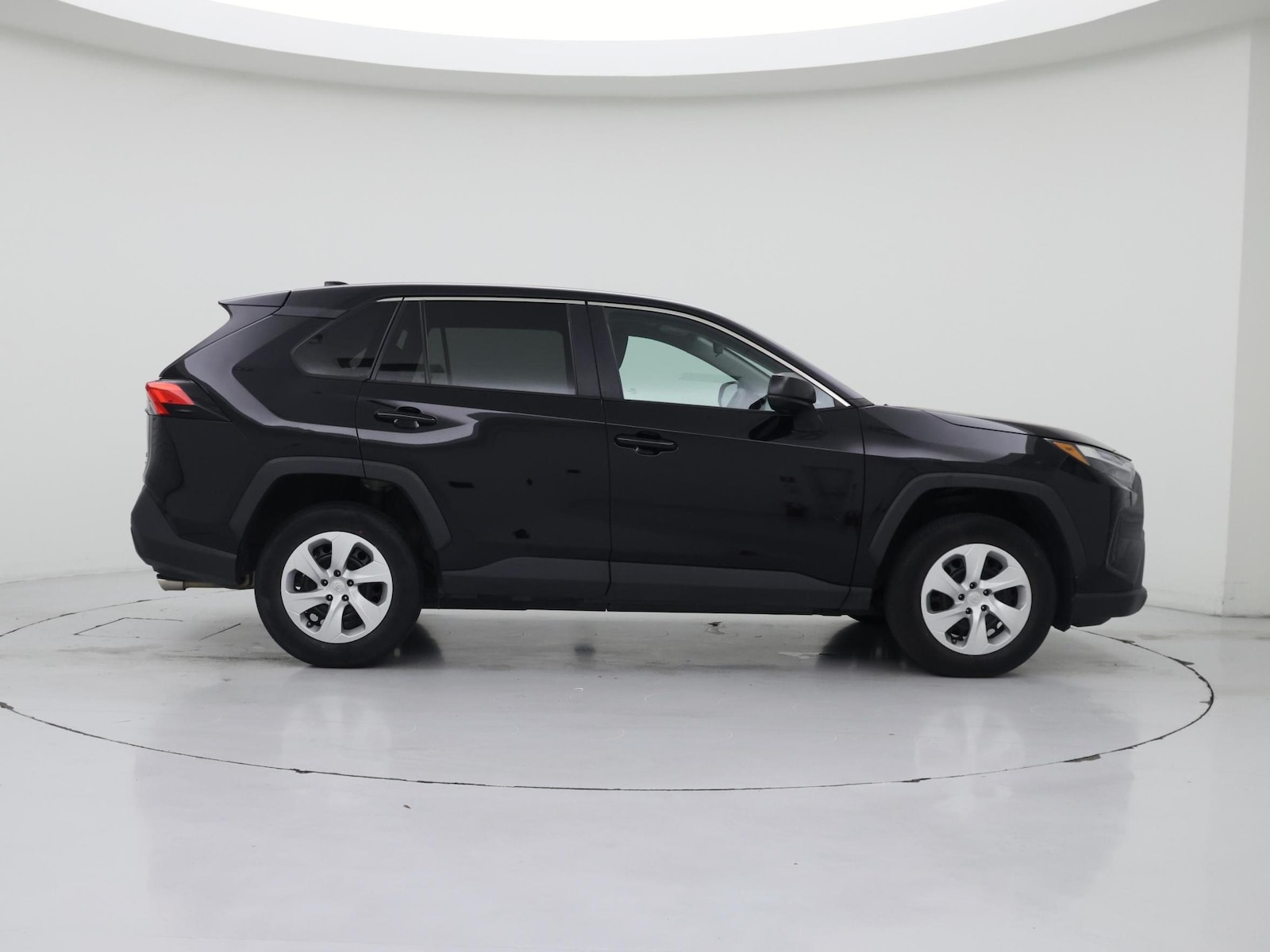 2025 Toyota RAV4 LE - Photo 8