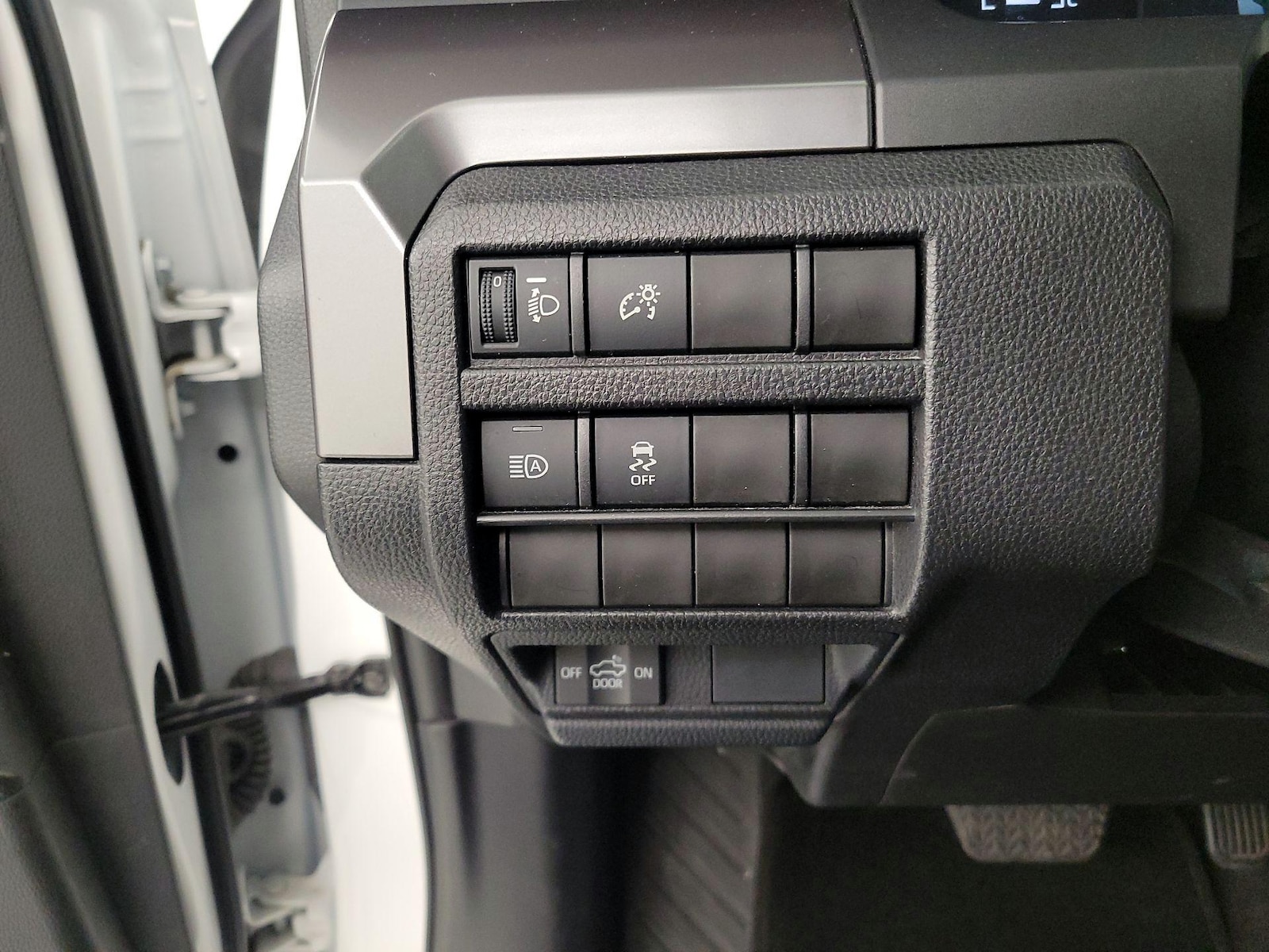 2025 Toyota Tacoma SR5 - Photo 14