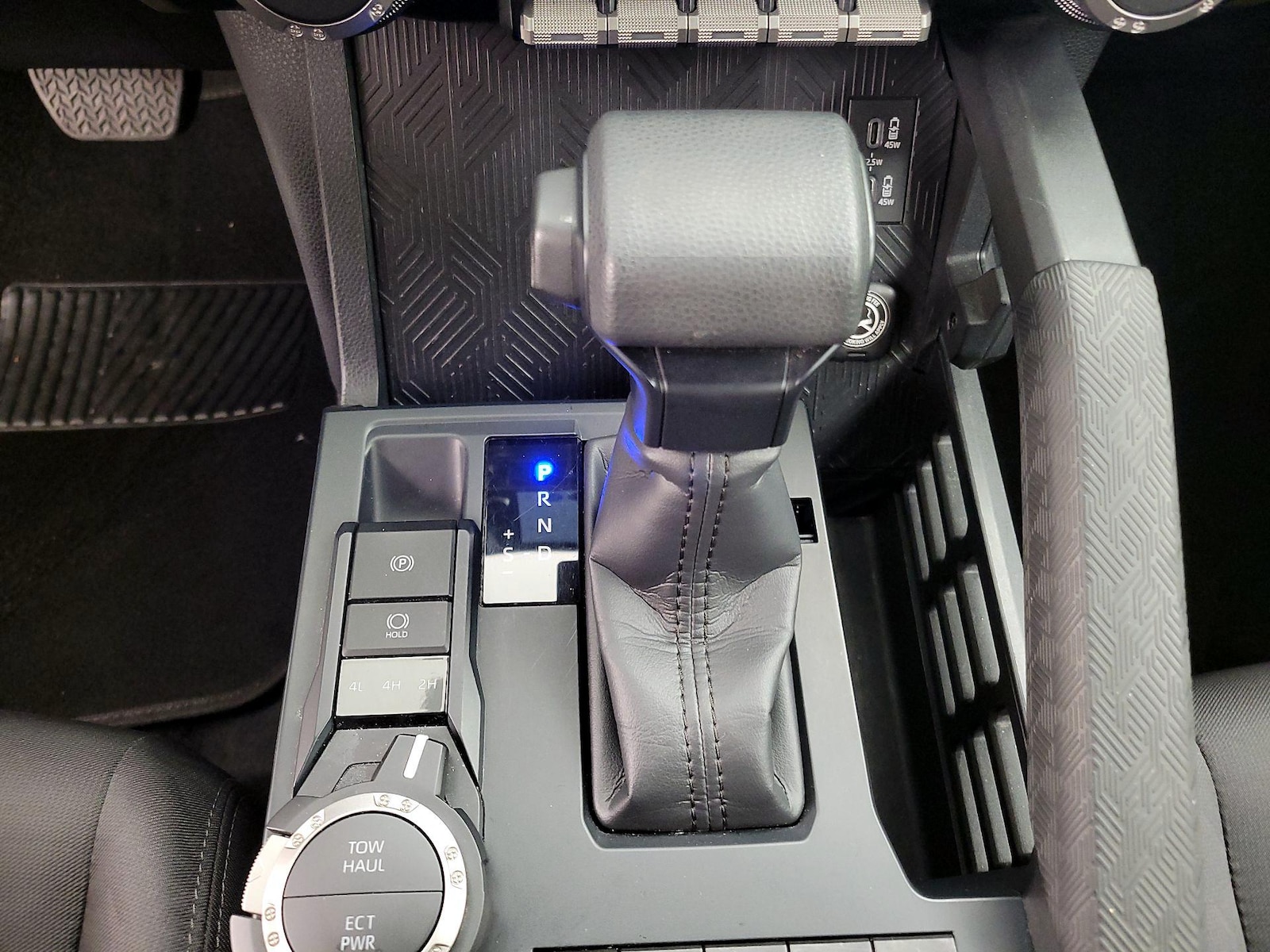 2025 Toyota Tacoma SR5 - Photo 18