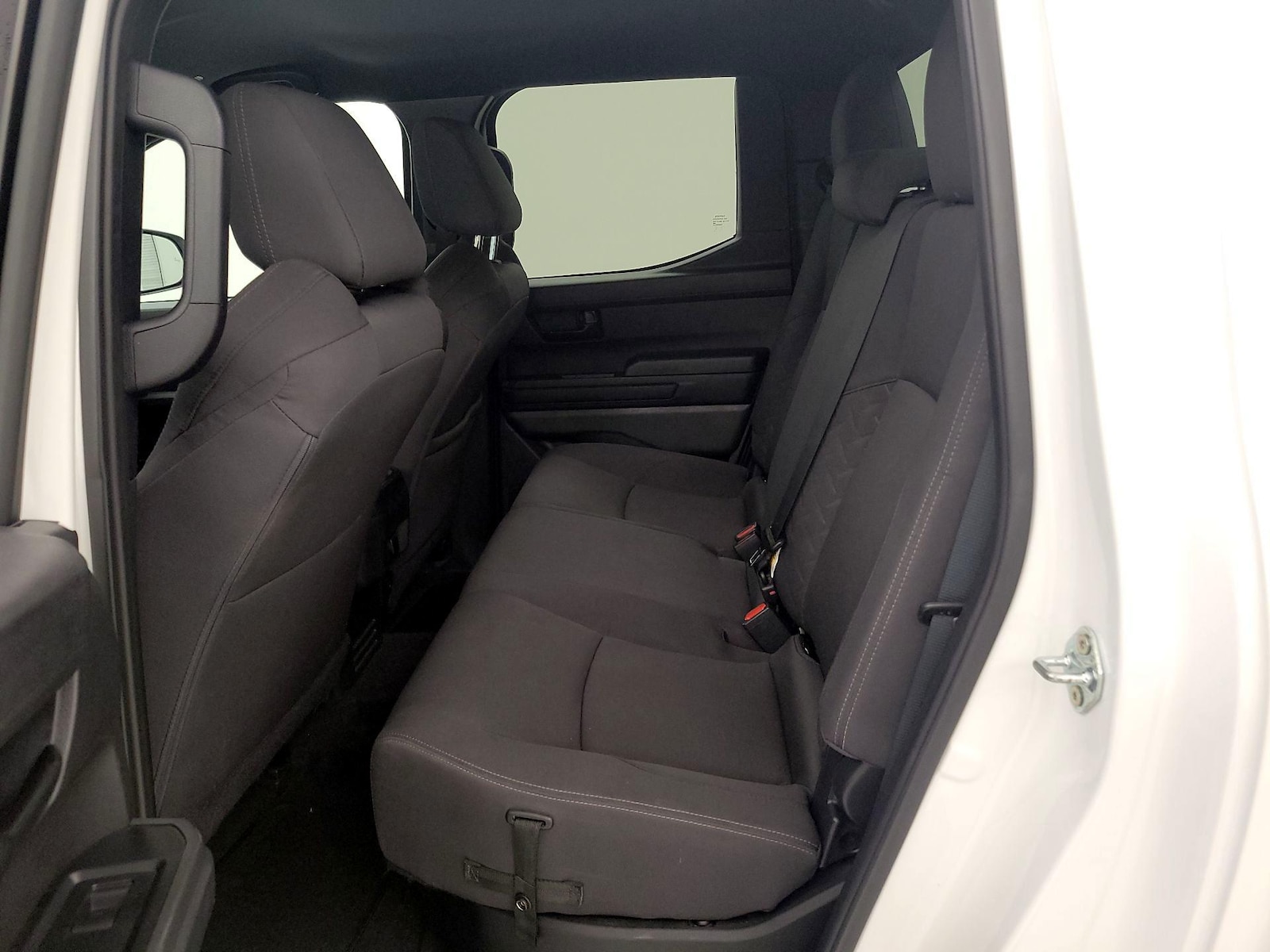 2025 Toyota Tacoma SR5 - Photo 20