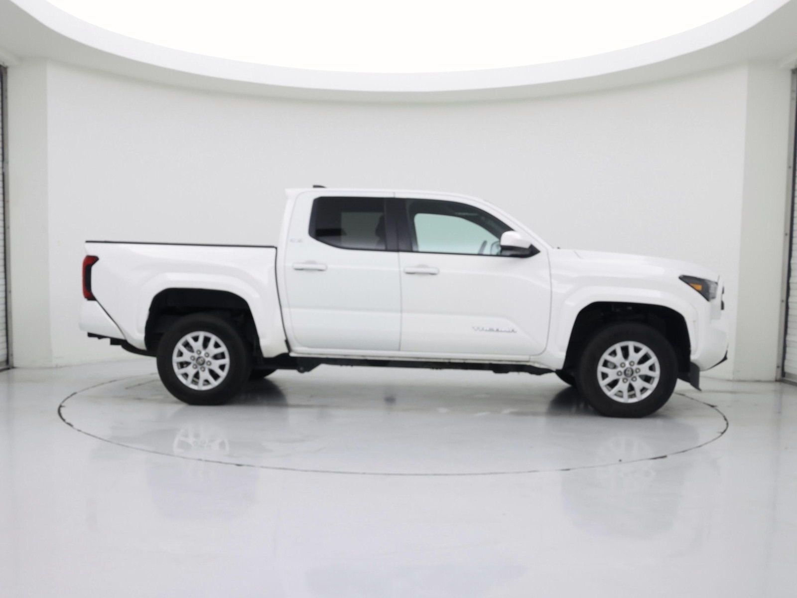 2025 Toyota Tacoma SR5 - Photo 8