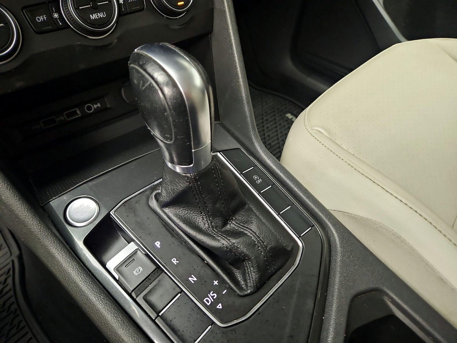 2019 Volkswagen Tiguan SE - Photo 17