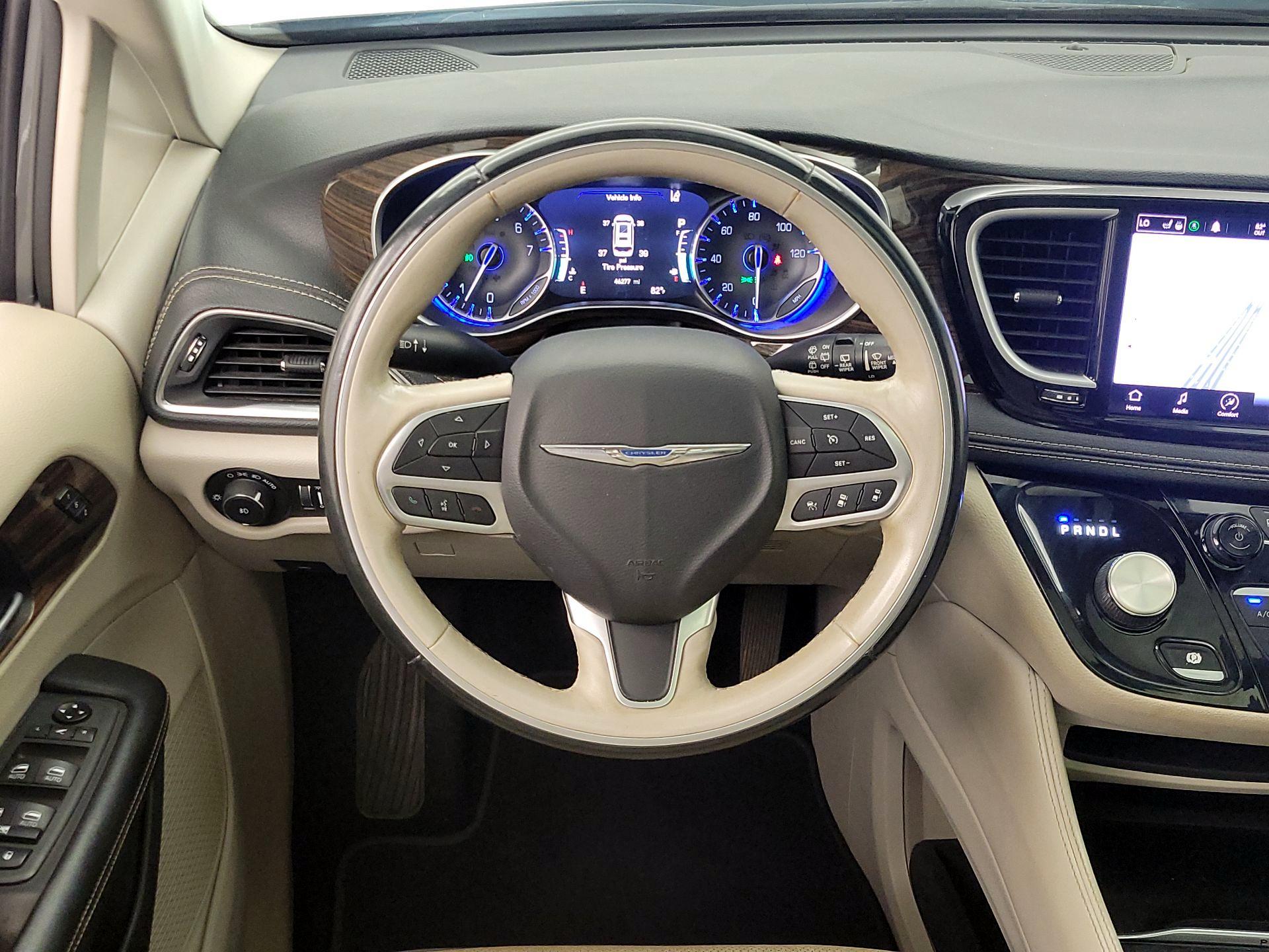 Thumbnail: 2021 Chrysler Pacifica - 10