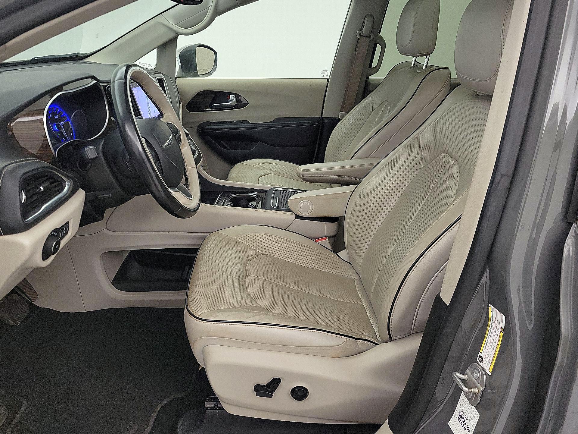 Thumbnail: 2021 Chrysler Pacifica - 11