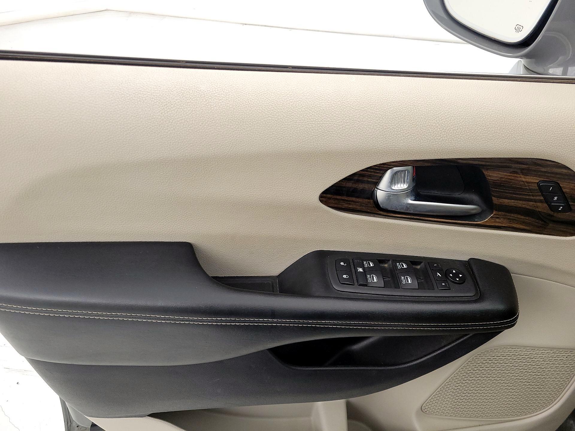Thumbnail: 2021 Chrysler Pacifica - 12