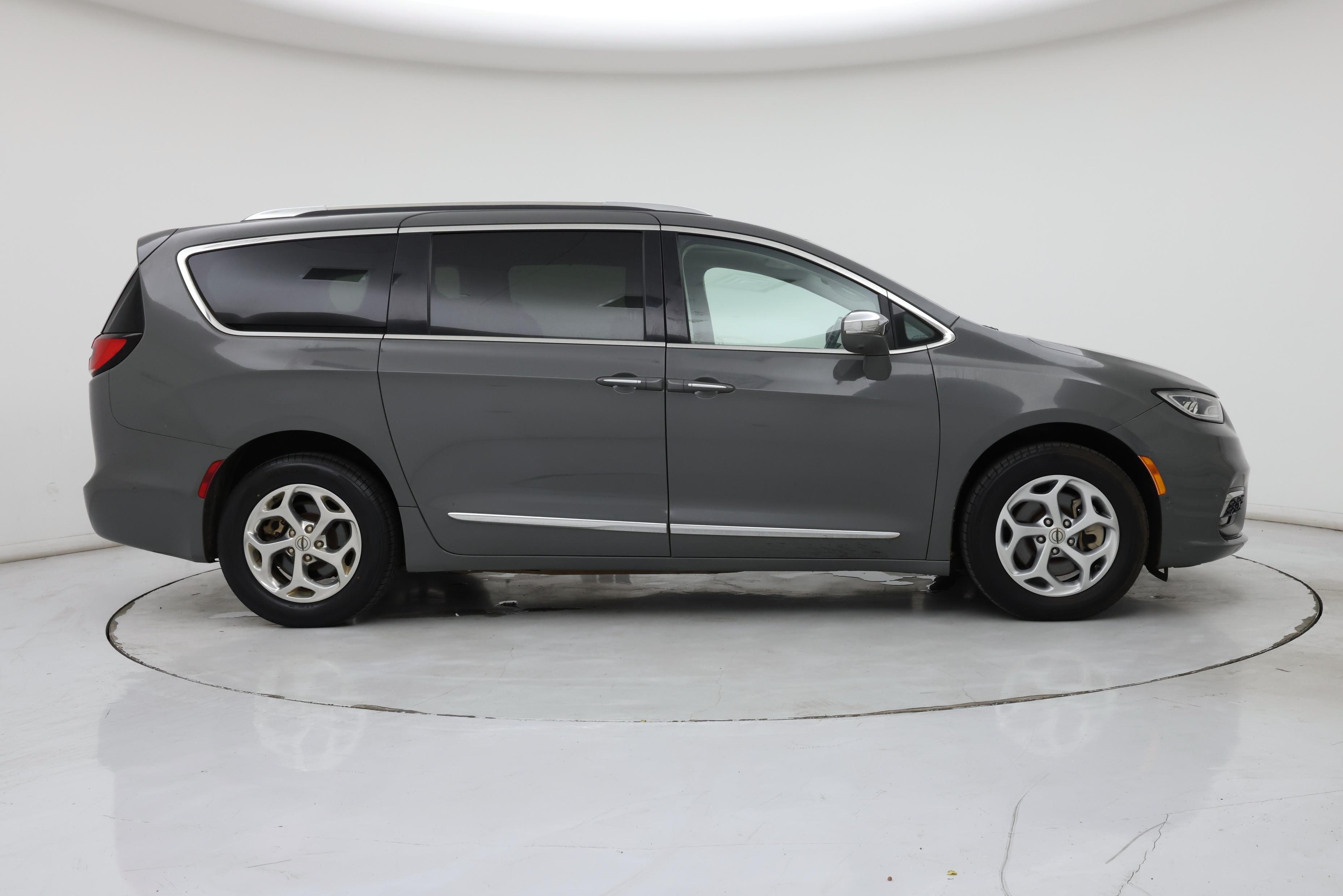 Thumbnail: 2021 Chrysler Pacifica - 7