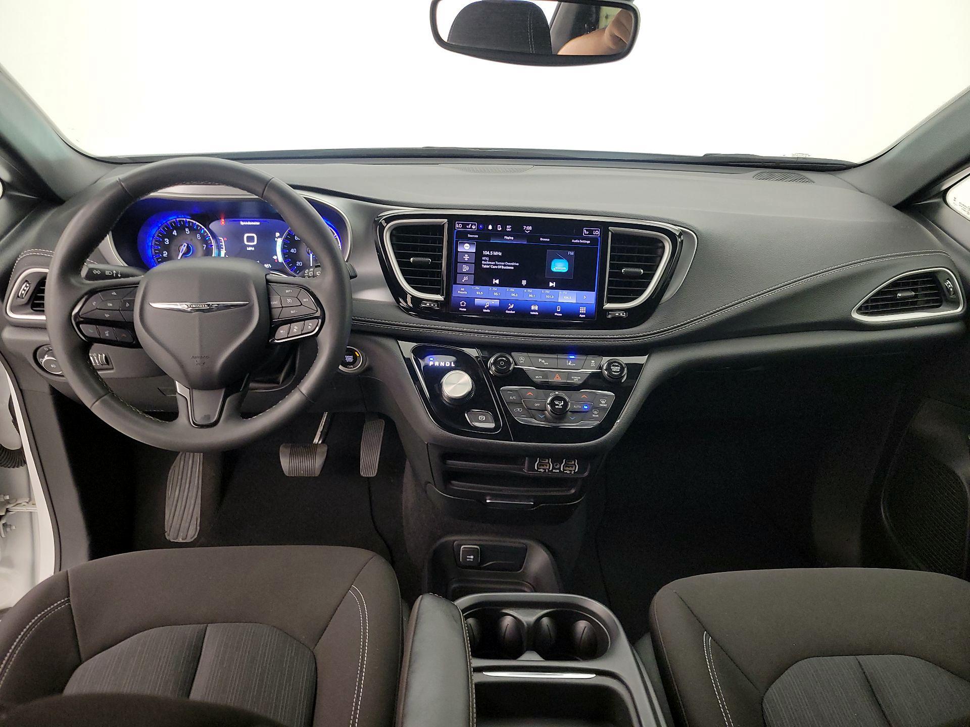 Thumbnail: 2023 Chrysler Pacifica - 9
