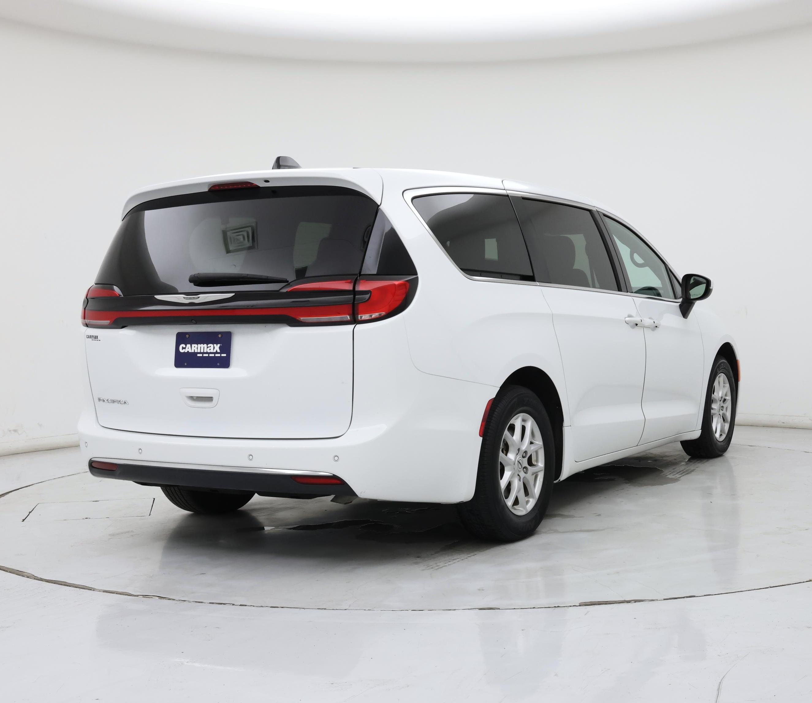 Thumbnail: 2023 Chrysler Pacifica - 8
