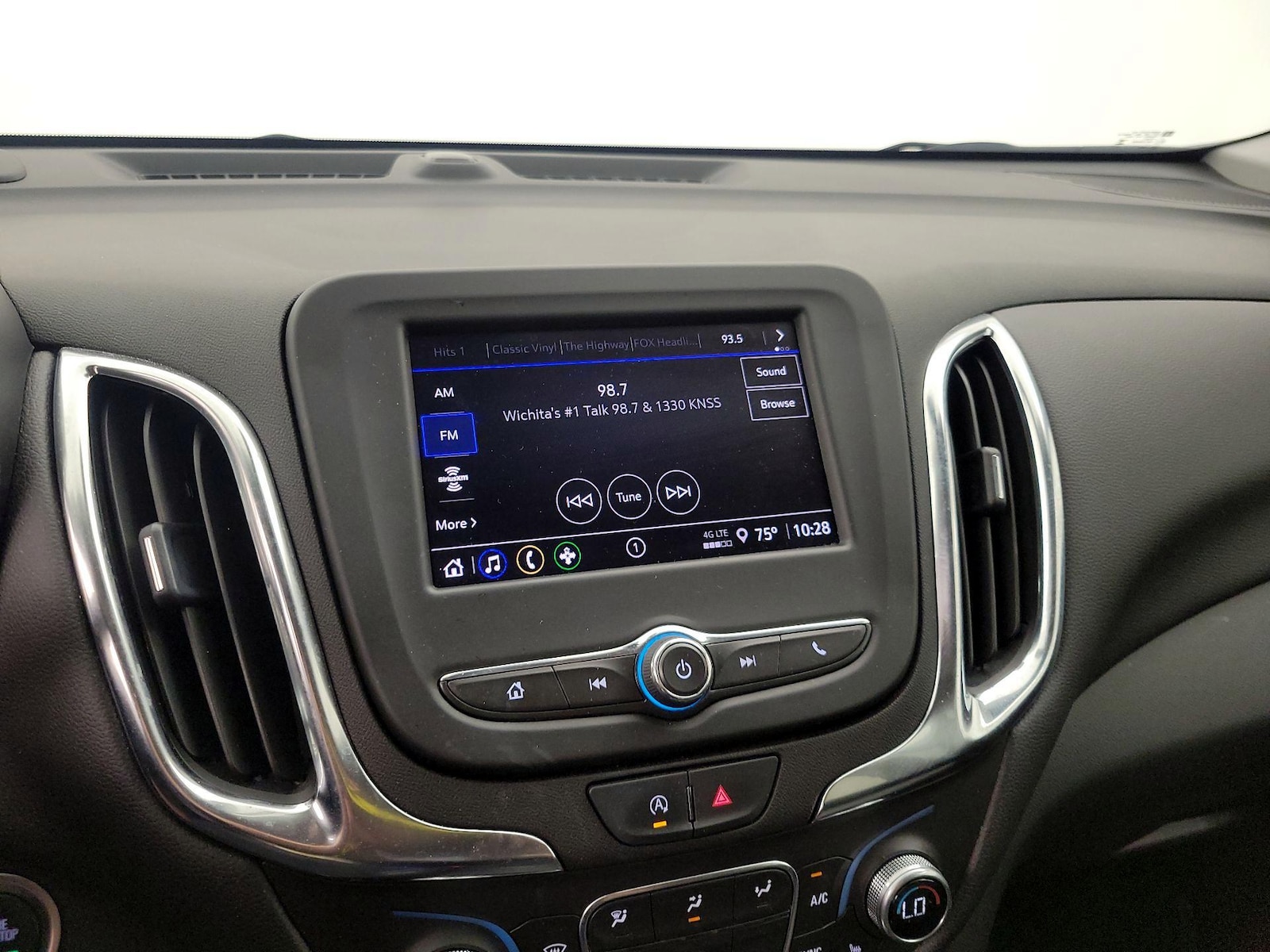 2024 Chevrolet Equinox LT - Photo 16