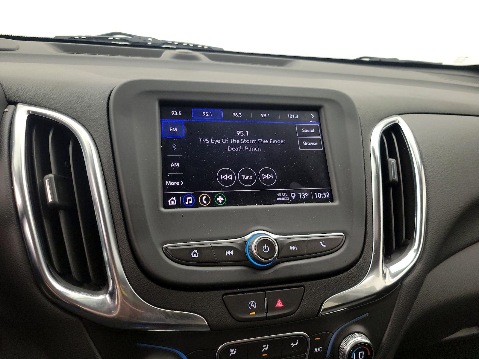 2024 Chevrolet Equinox LT - Photo 16