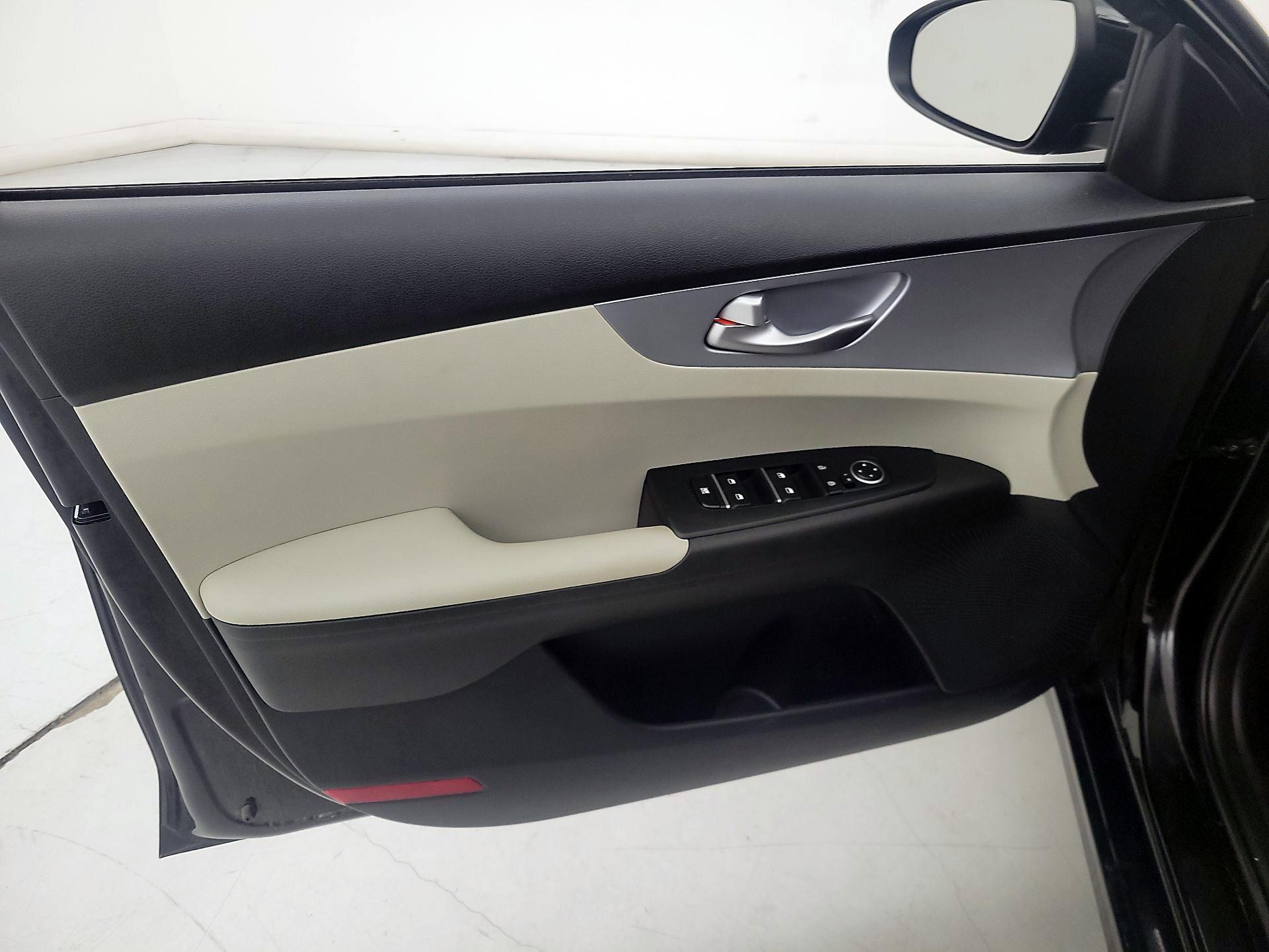 Thumbnail: 2023 Kia Forte - 12