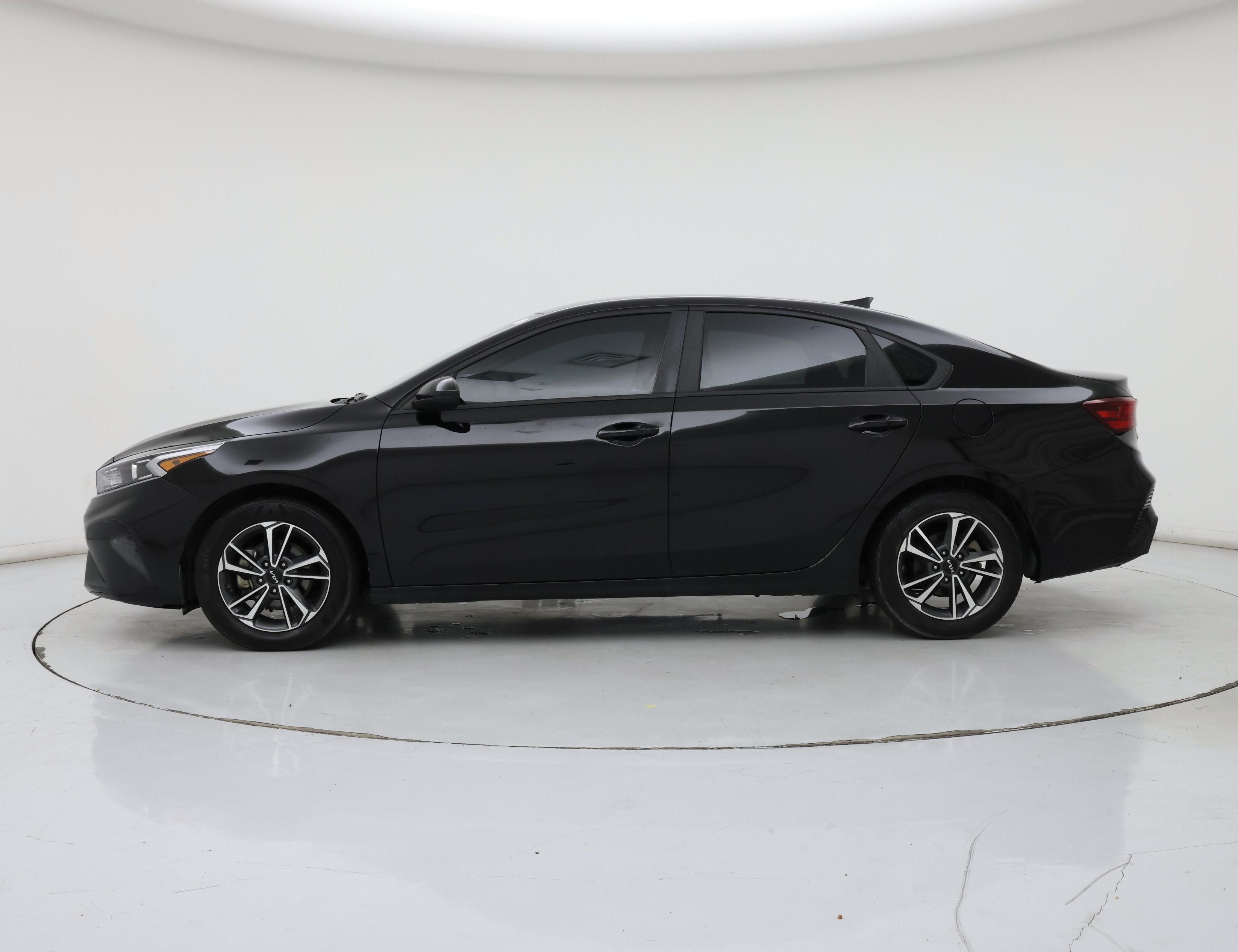 Thumbnail: 2023 Kia Forte - 3