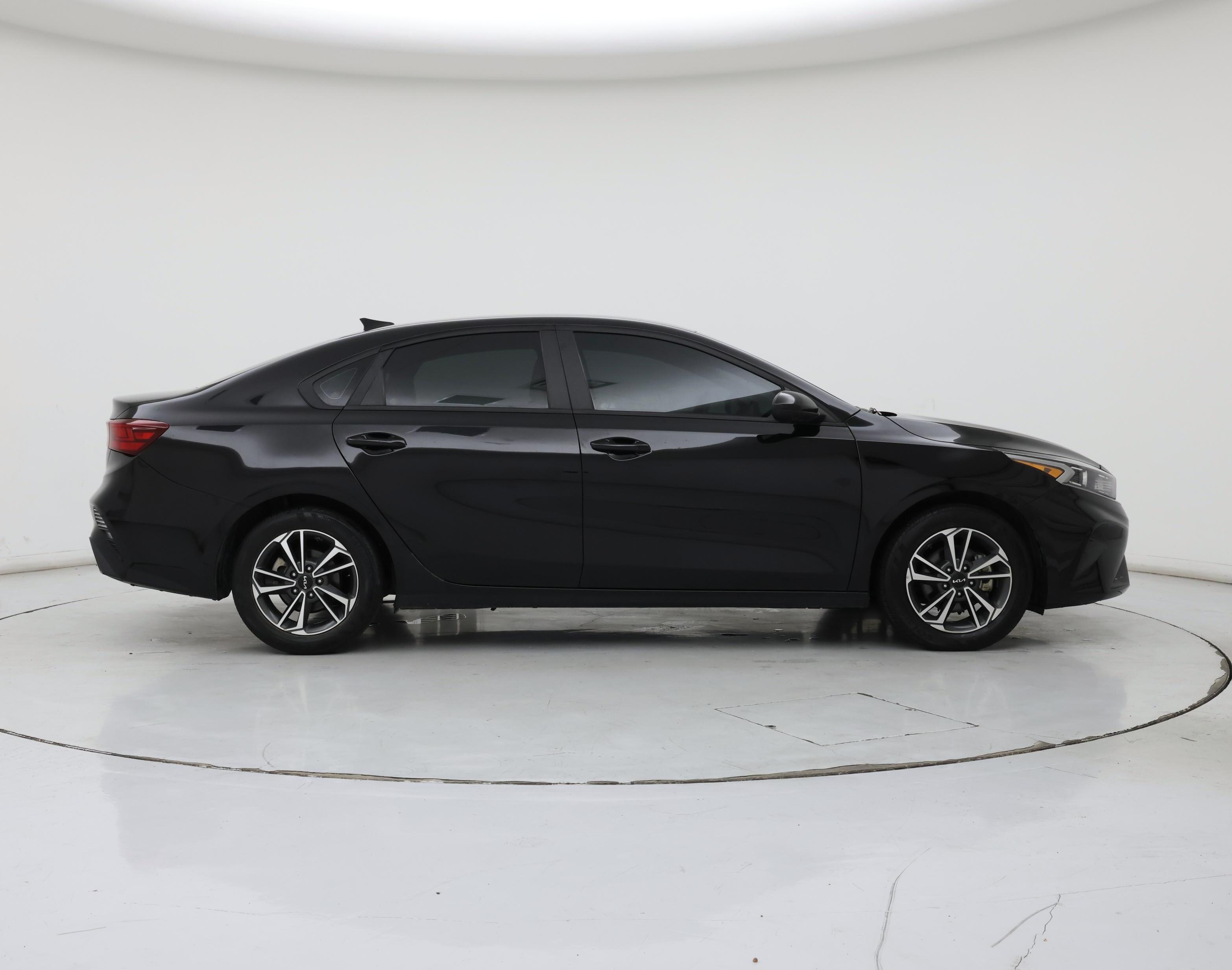 Thumbnail: 2023 Kia Forte - 7