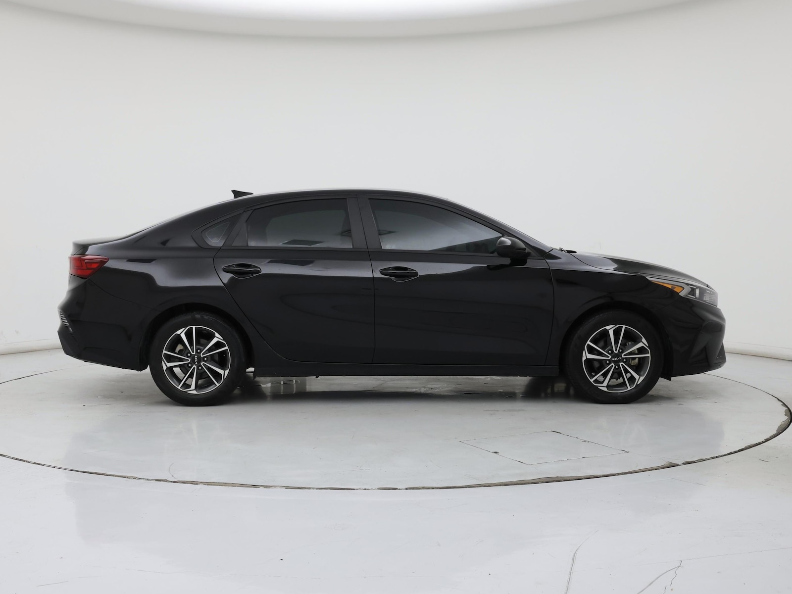 2023 Kia Forte LXS - Photo 8
