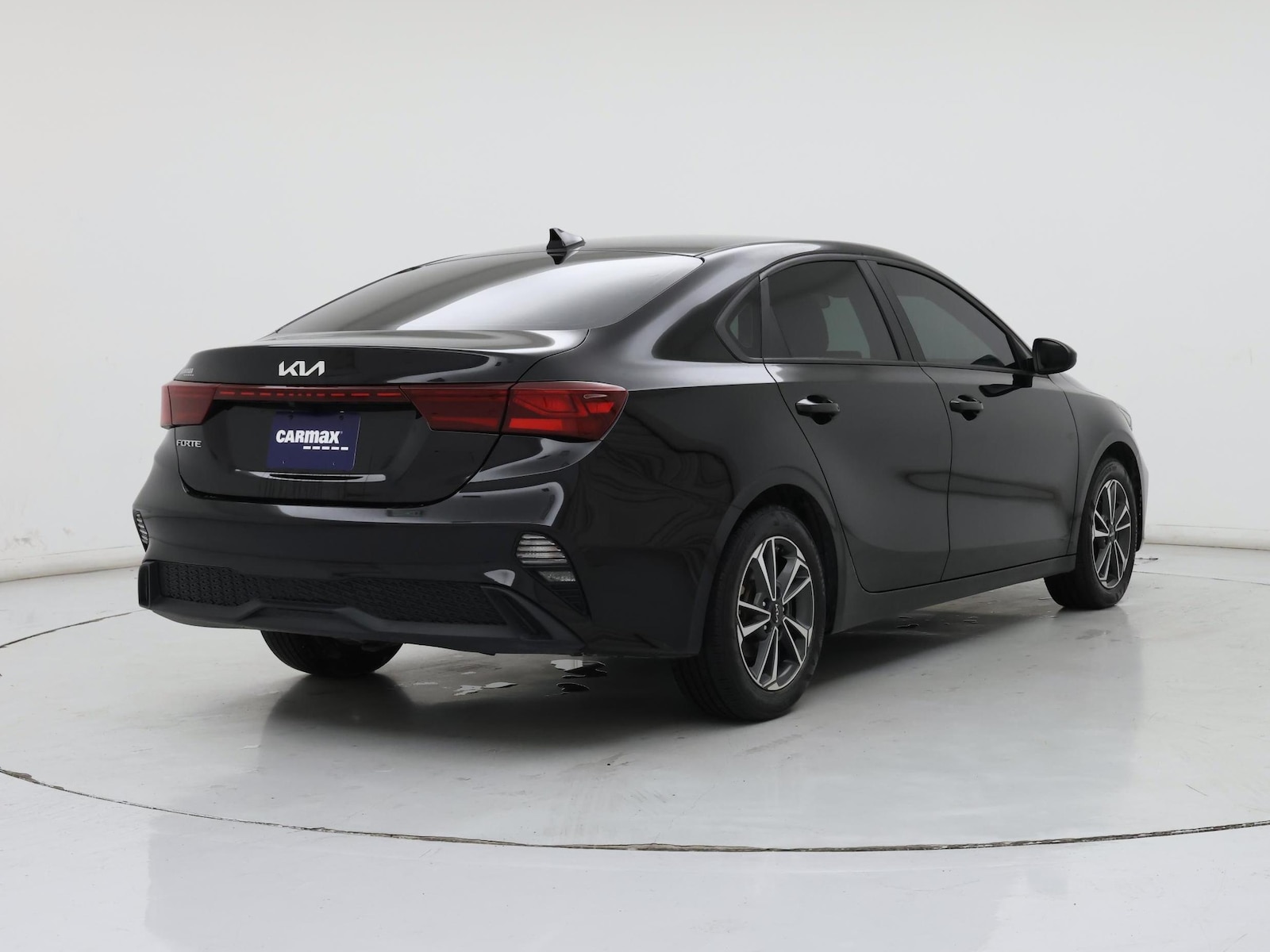 2023 Kia Forte LXS - Photo 9