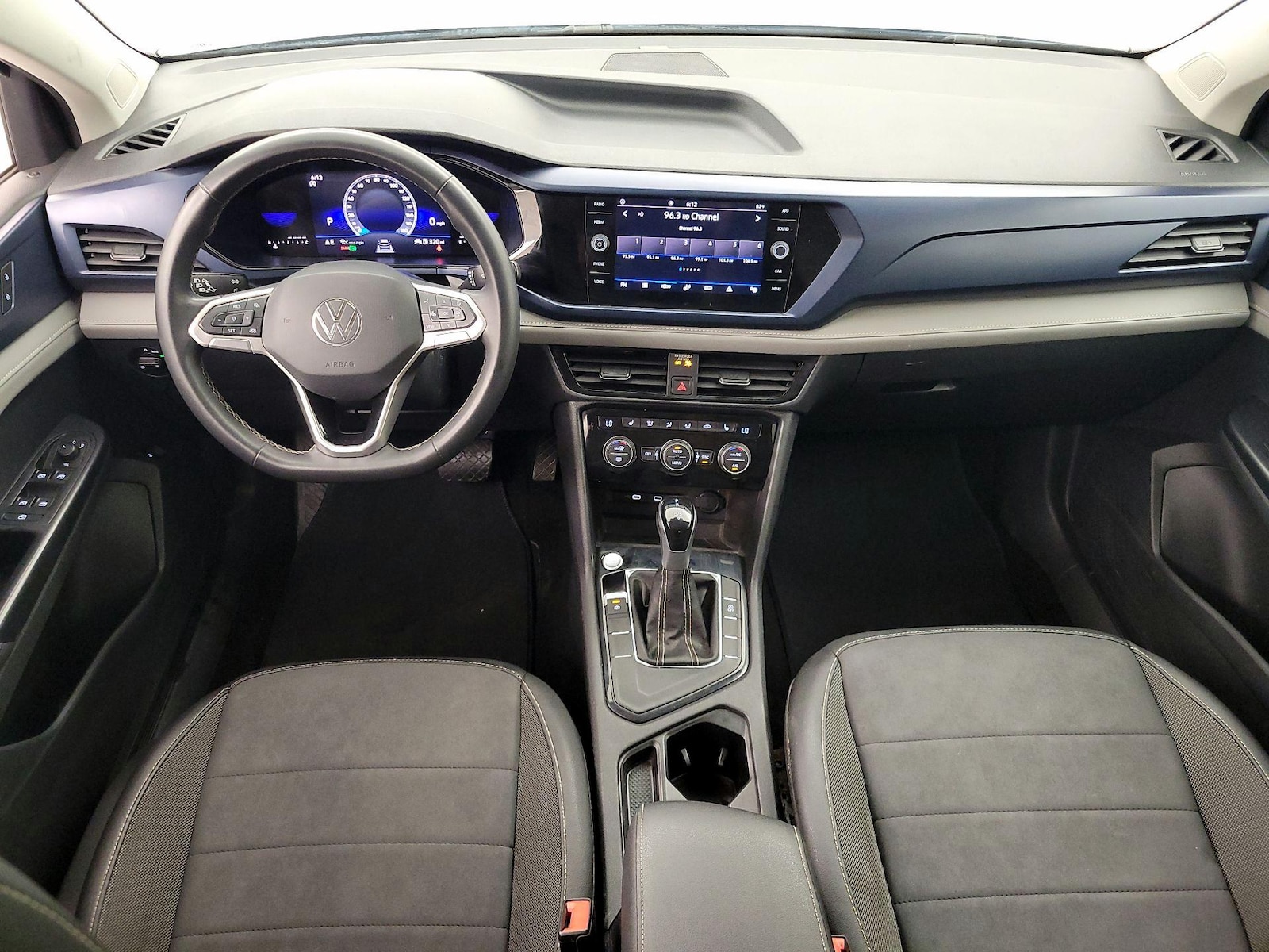 2024 Volkswagen Taos SE - Photo 10