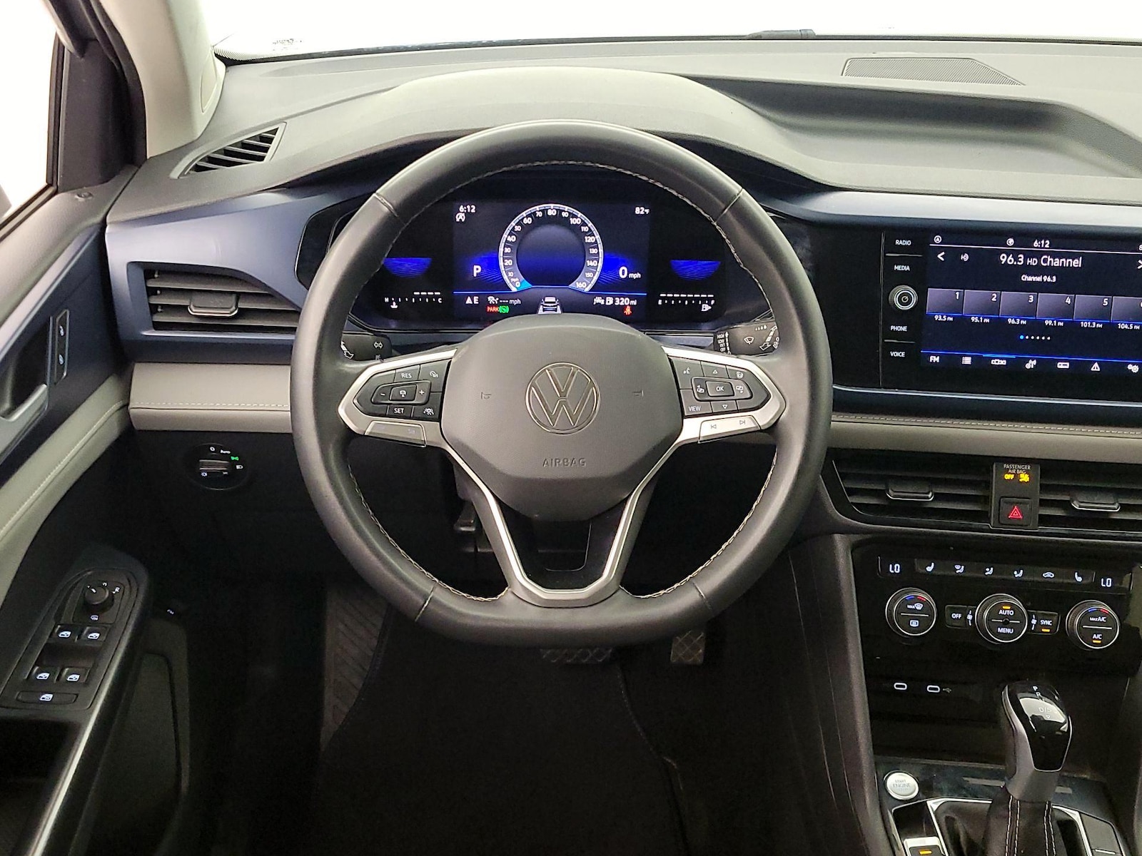 2024 Volkswagen Taos SE - Photo 11