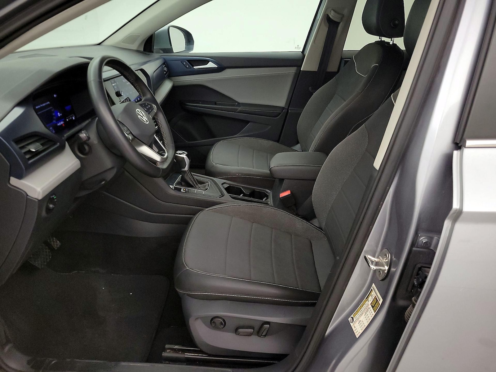 2024 Volkswagen Taos SE - Photo 12