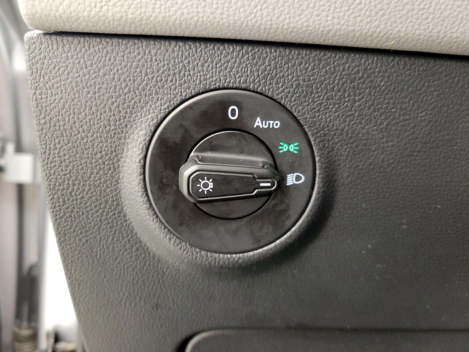 2024 Volkswagen Taos SE - Photo 14