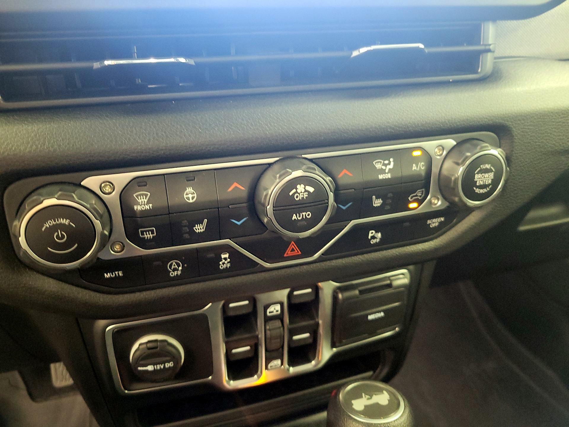 Thumbnail: 2025 Jeep Wrangler - 16