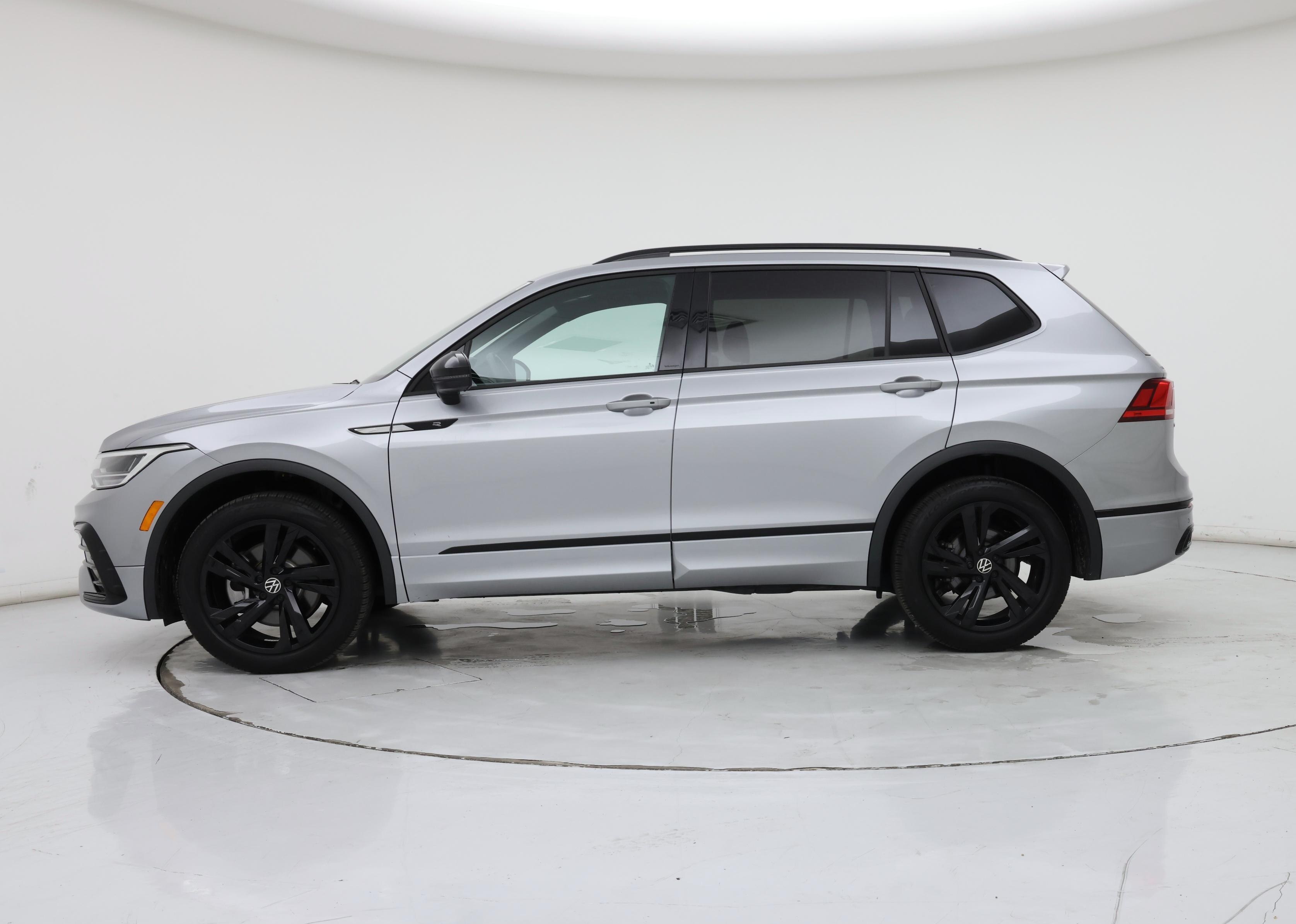 Thumbnail: 2024 Volkswagen Tiguan - 3