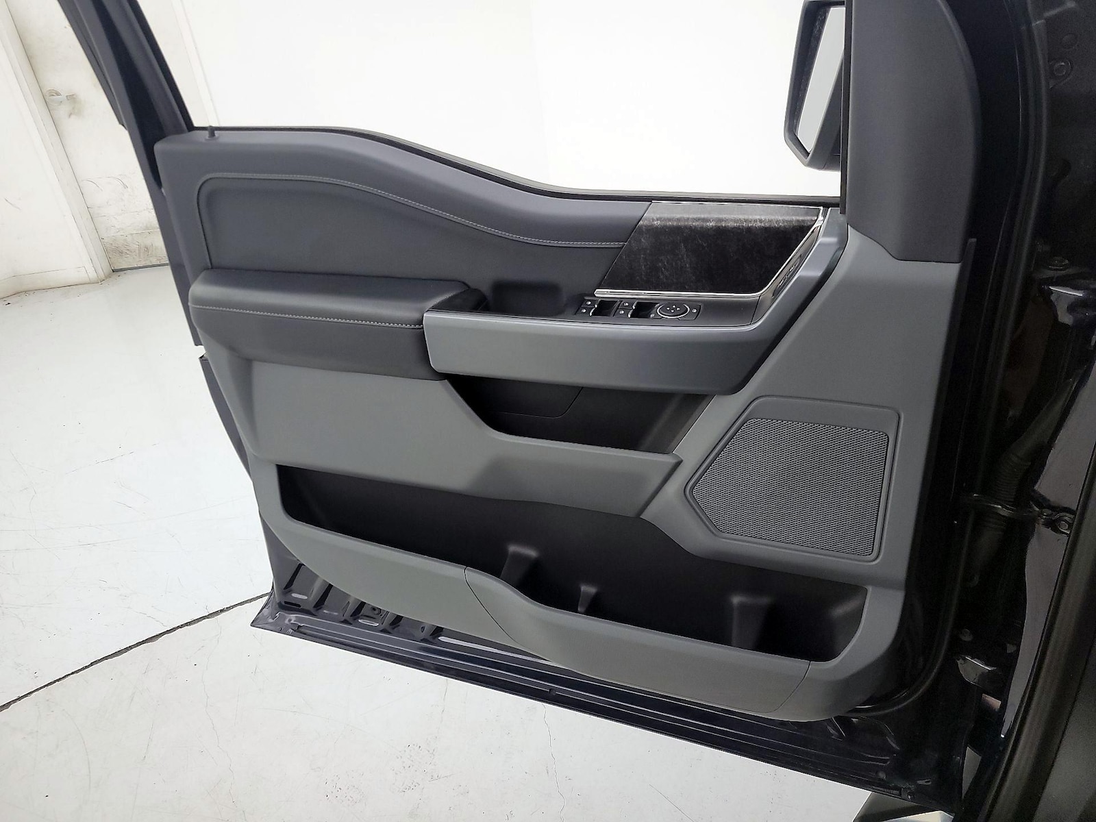 2023 Ford F-150 XLT - Photo 13