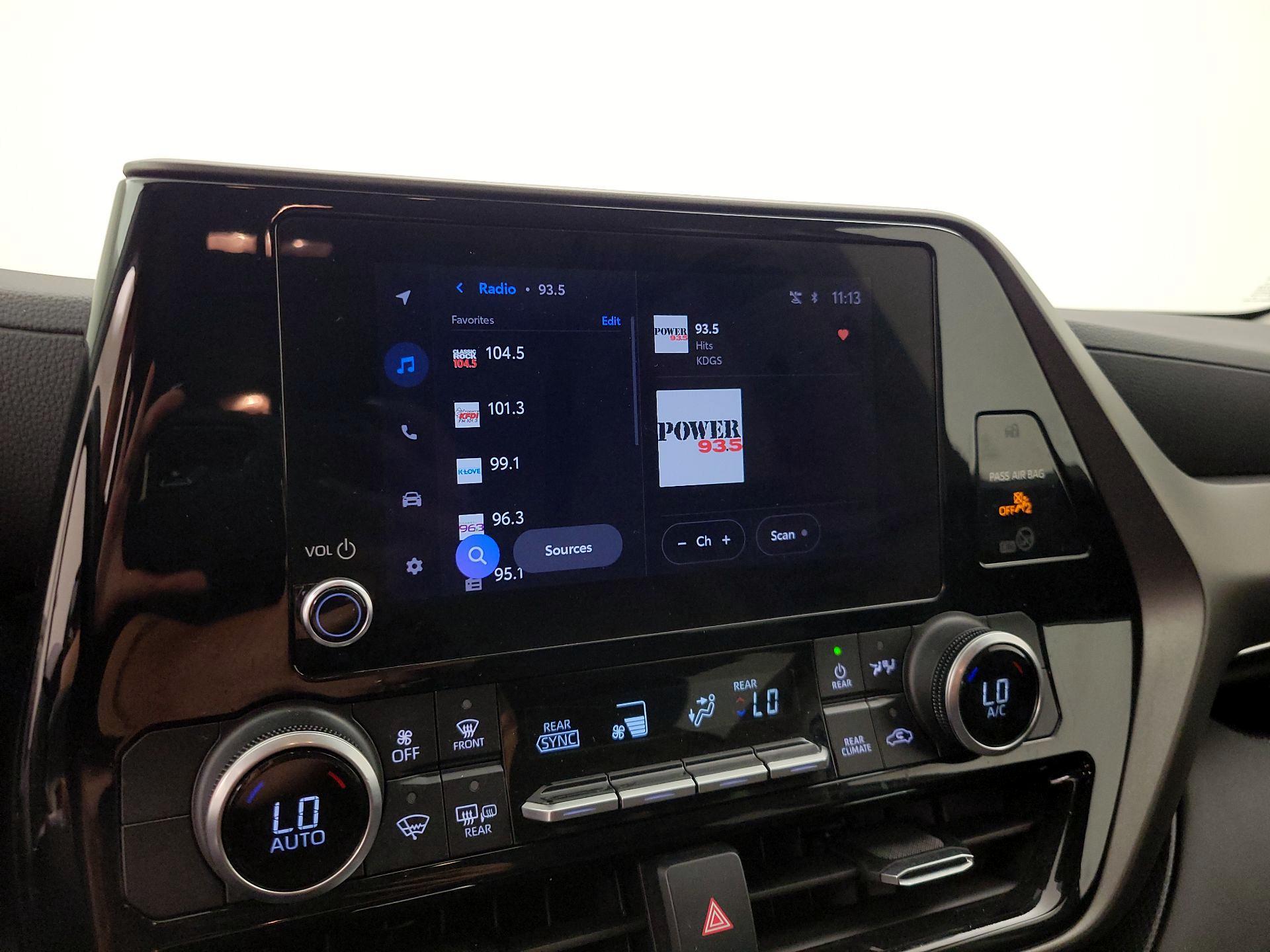 Thumbnail: 2023 Toyota Highlander - 15