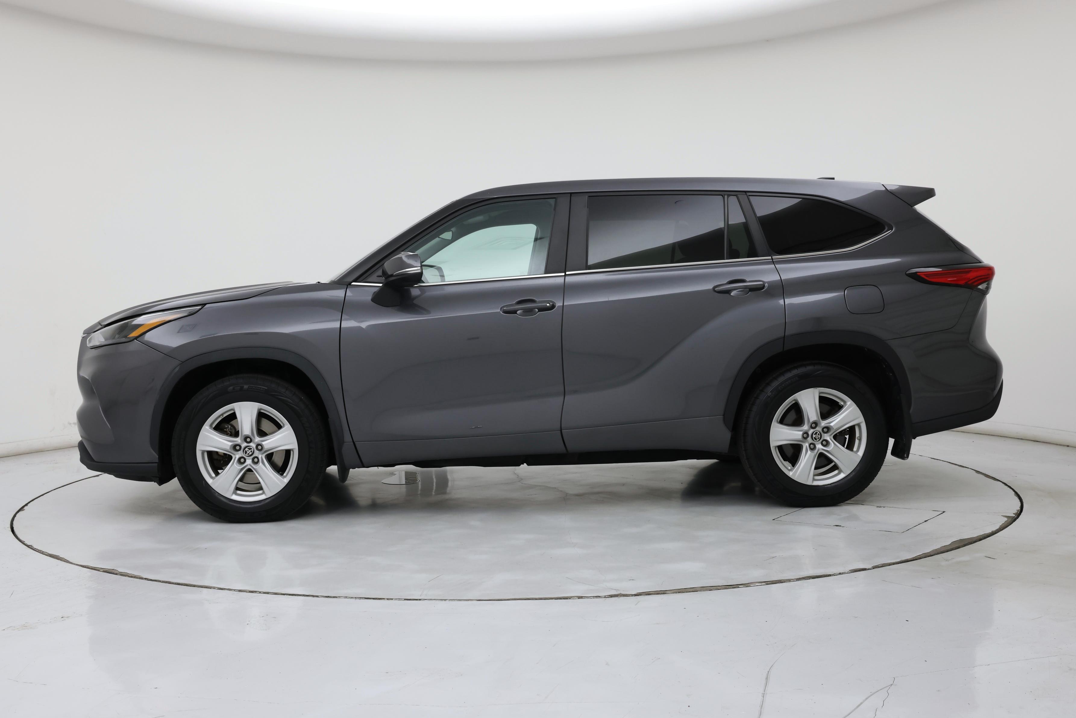 Thumbnail: 2023 Toyota Highlander - 3